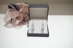 18 Karat Gold Chalcedon-Eichel-Tropfen-Ohrringe, Kim