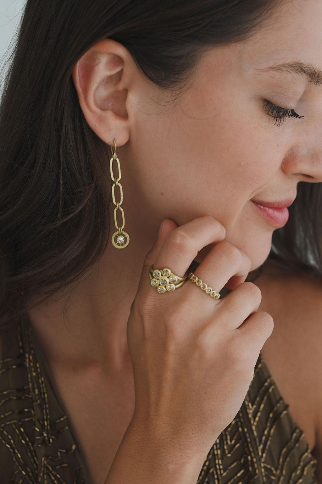 Gänseblümchenring aus 18 Karat Gold mit Champagner-Diamant im Rosenschliff von Faye Kim für Damen oder Herren