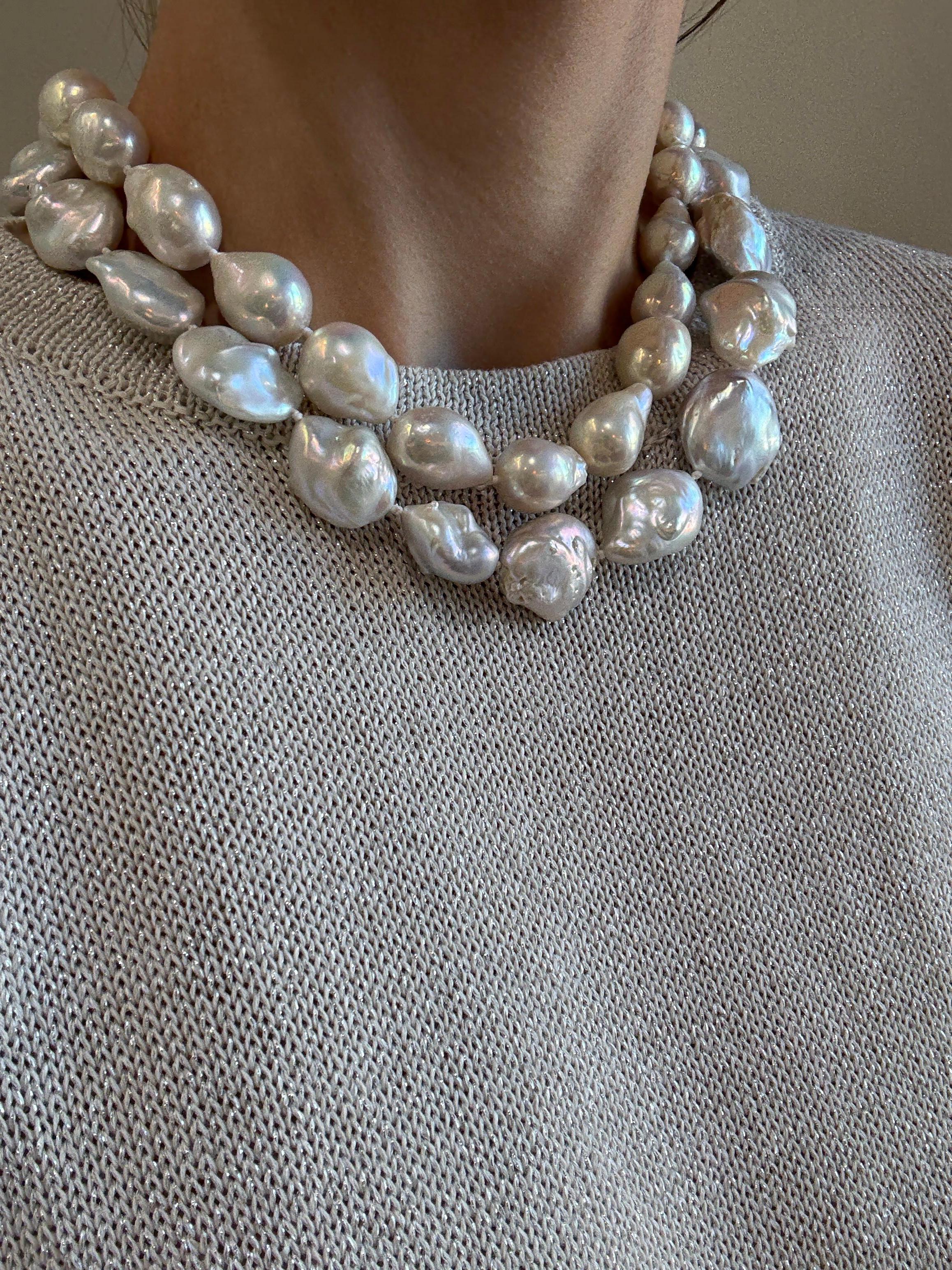 Moderno Faye Kim, collana di perle d'acqua dolce in oro 18 carati con monete a forma di nuvola in vendita