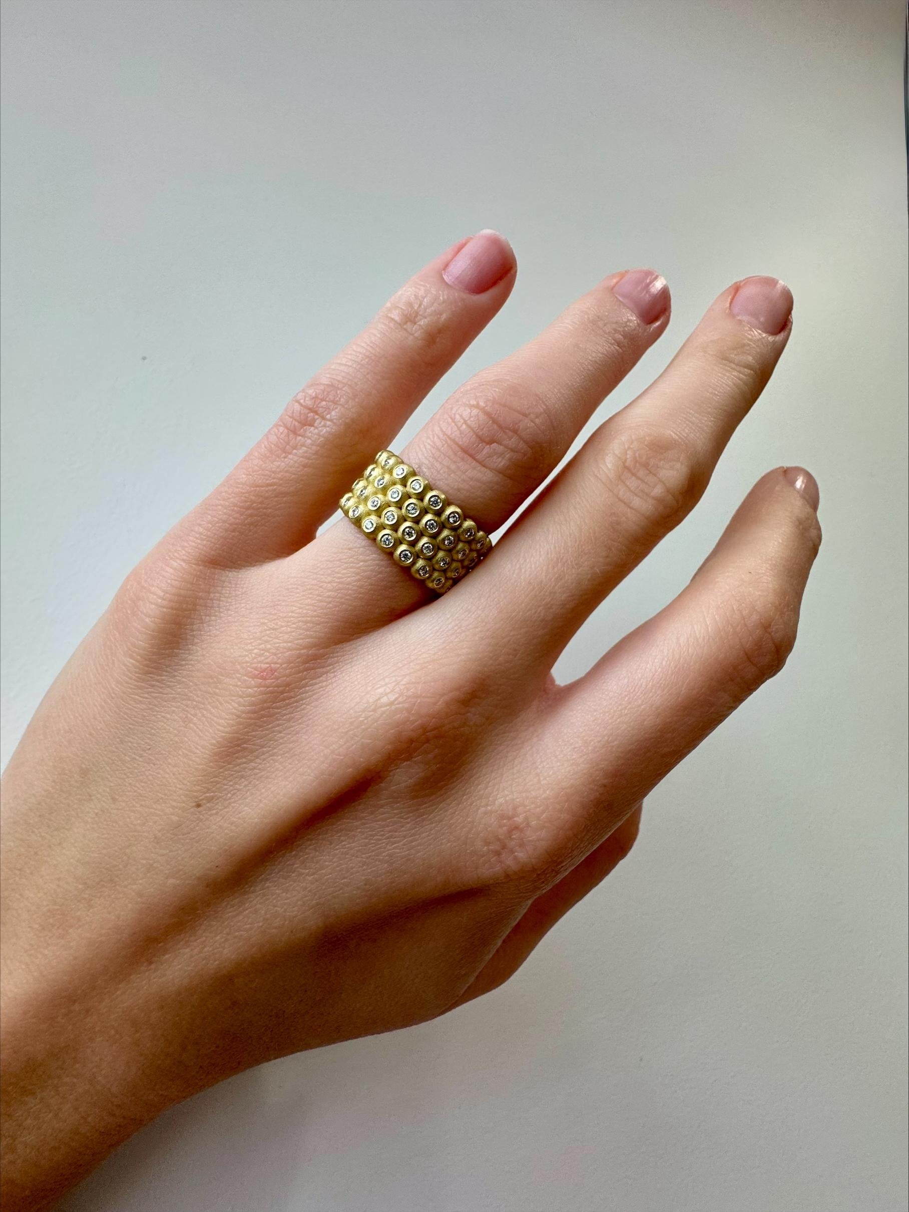 Contemporary Faye Kim 18 Karat Gold Diamond 4-Row Cigar Band Ring For Sale