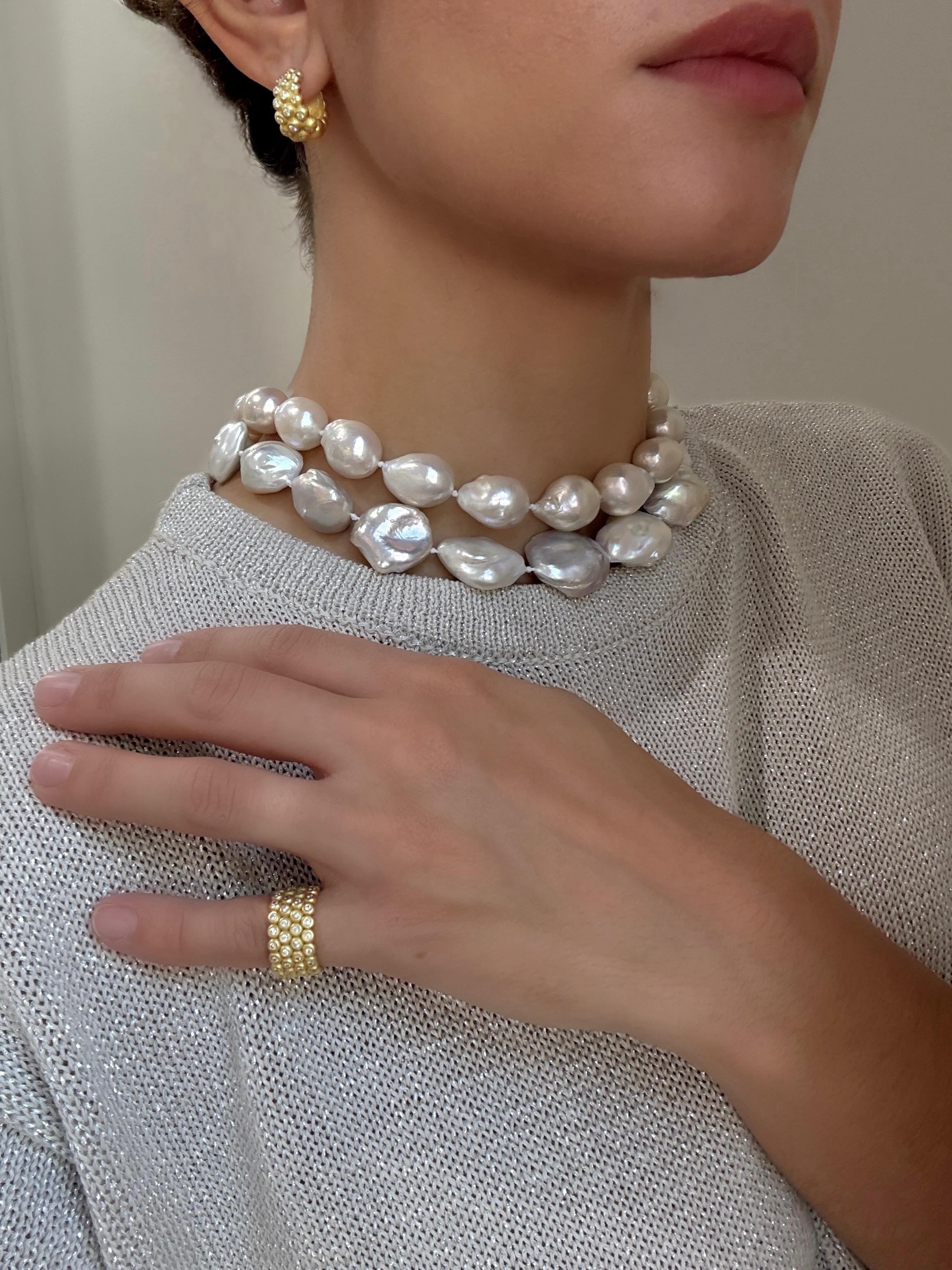 Taglio rotondo Faye Kim, oro 18 carati, anello con diamante a 4 file di sigari in vendita