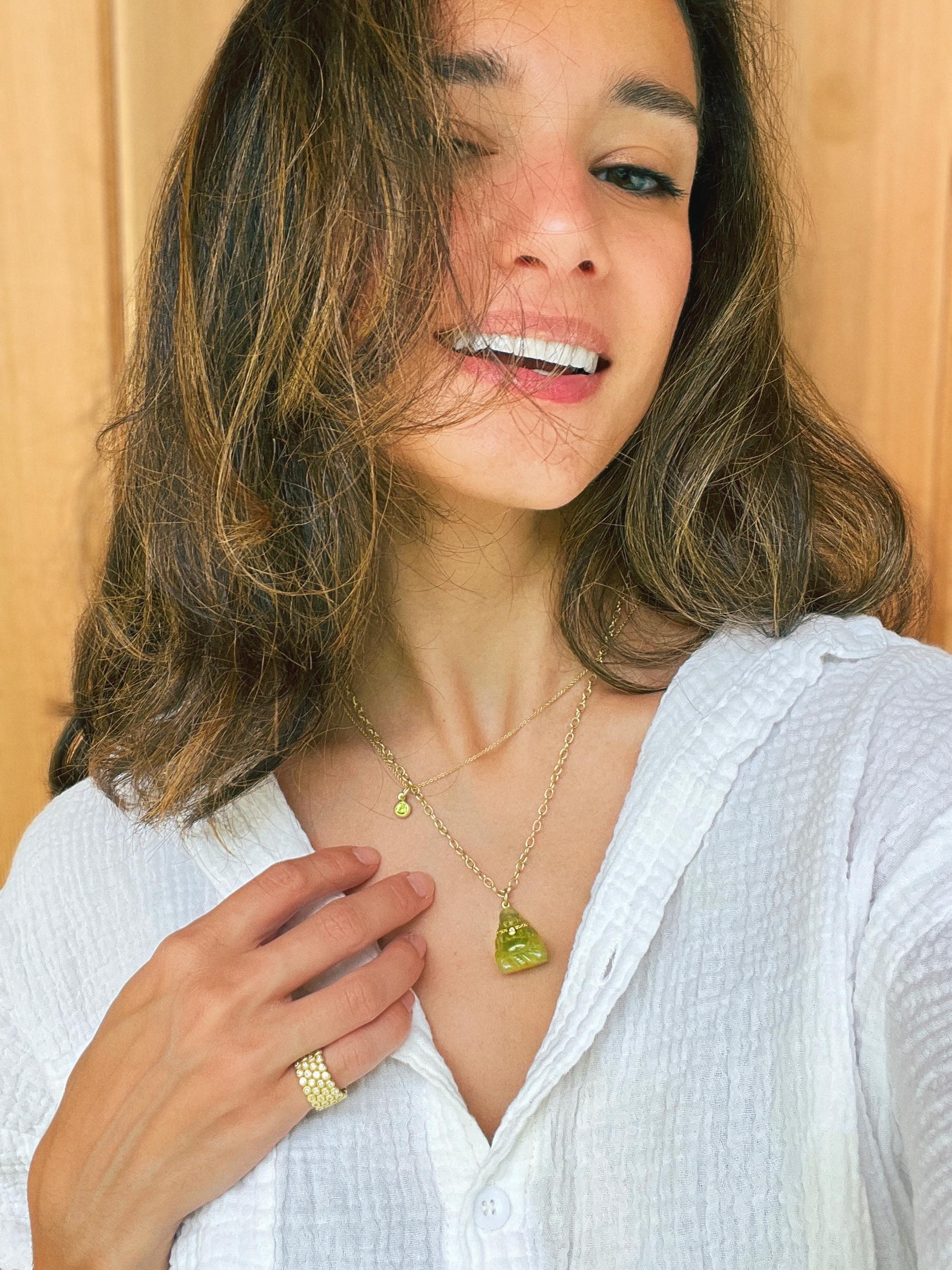 Faye Kim, oro 18 carati, diamanti e Lapis Buddha Charm In condizioni Nuovo in vendita a Darien, CT