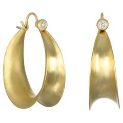 Faye Kim 18 Karat Gold Diamond Anticlastic Hoop Earrings - Medium