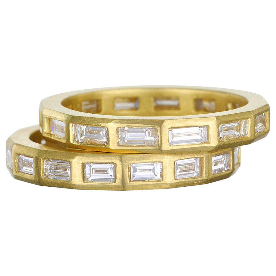 Contemporain Faye Kim, bague d'éternité en or 18 carats avec diamants baguettes en vente