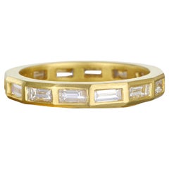 Anello Eternità con diamante Baguette in oro 18 carati di Faye Kim