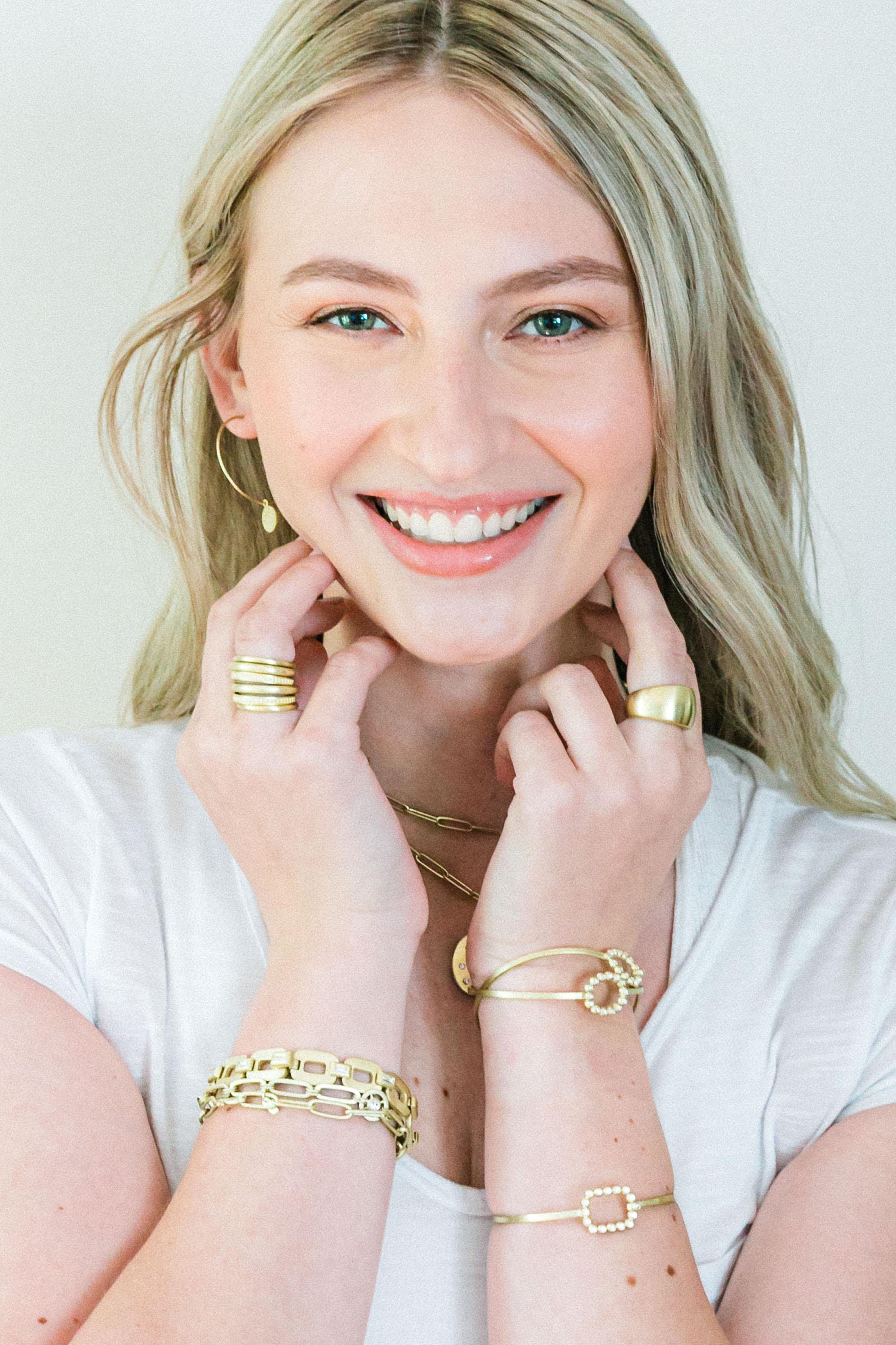 Women's Faye Kim 18 Karat Gold Diamond Baguette Link Bracelet For Sale