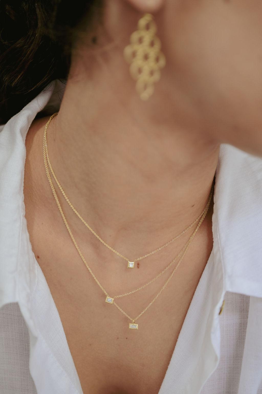Contemporaneo Faye Kim - Collana con diamanti baguette in oro 18 carati in vendita
