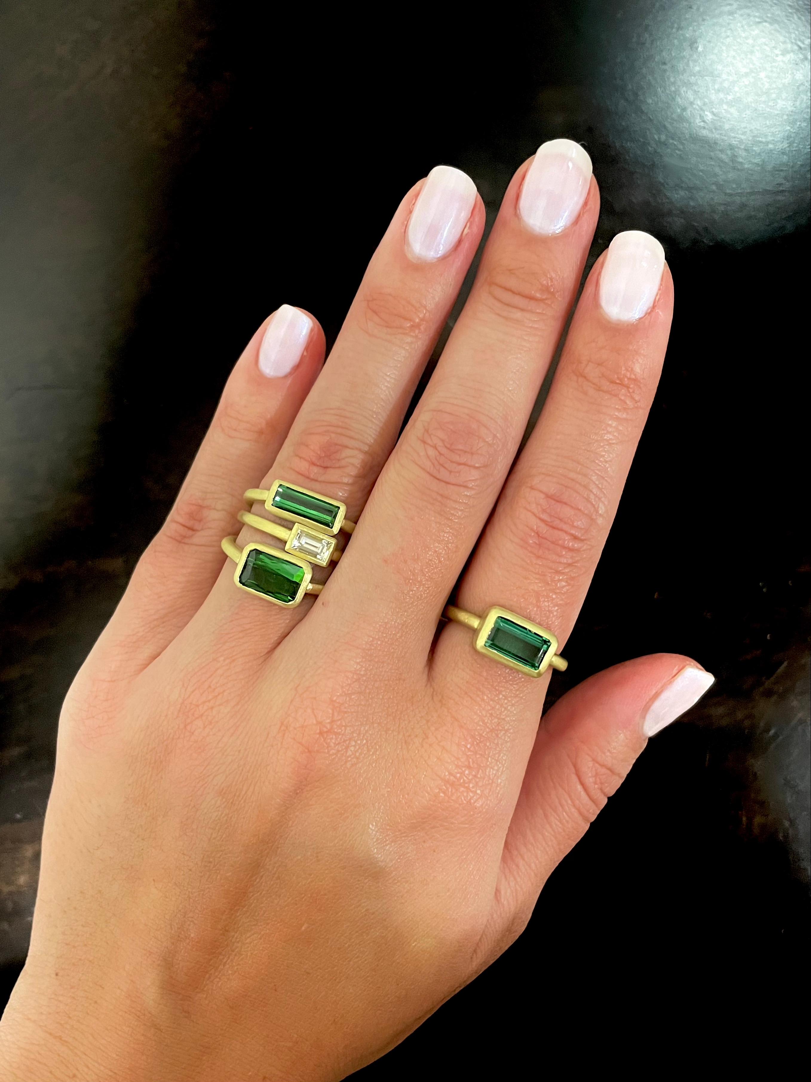 Contemporary Faye Kim 18 Karat Gold Diamond Baguette Ring For Sale