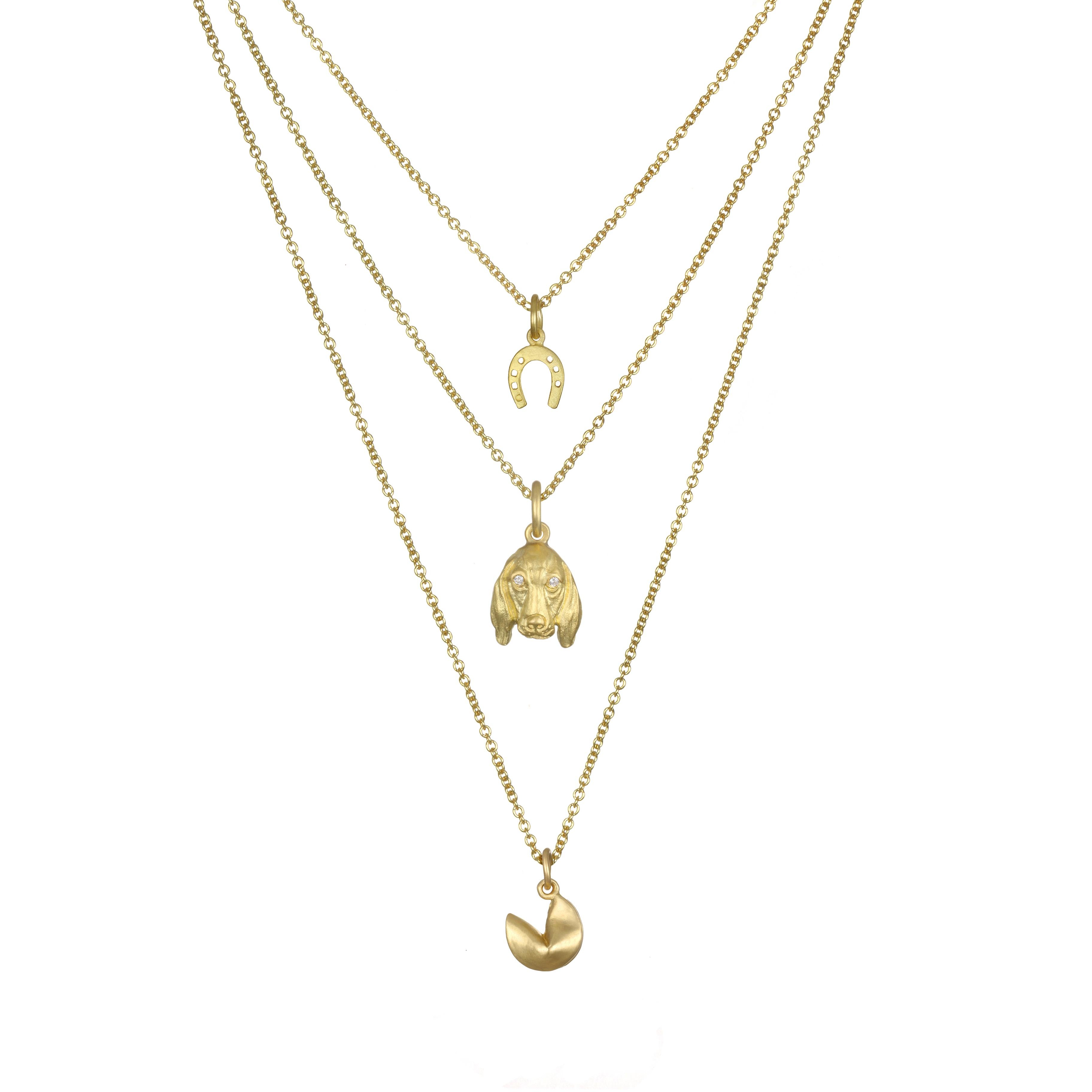 Contemporain Faye Kim Breloque chien de basset en or 18 carats et diamants en vente