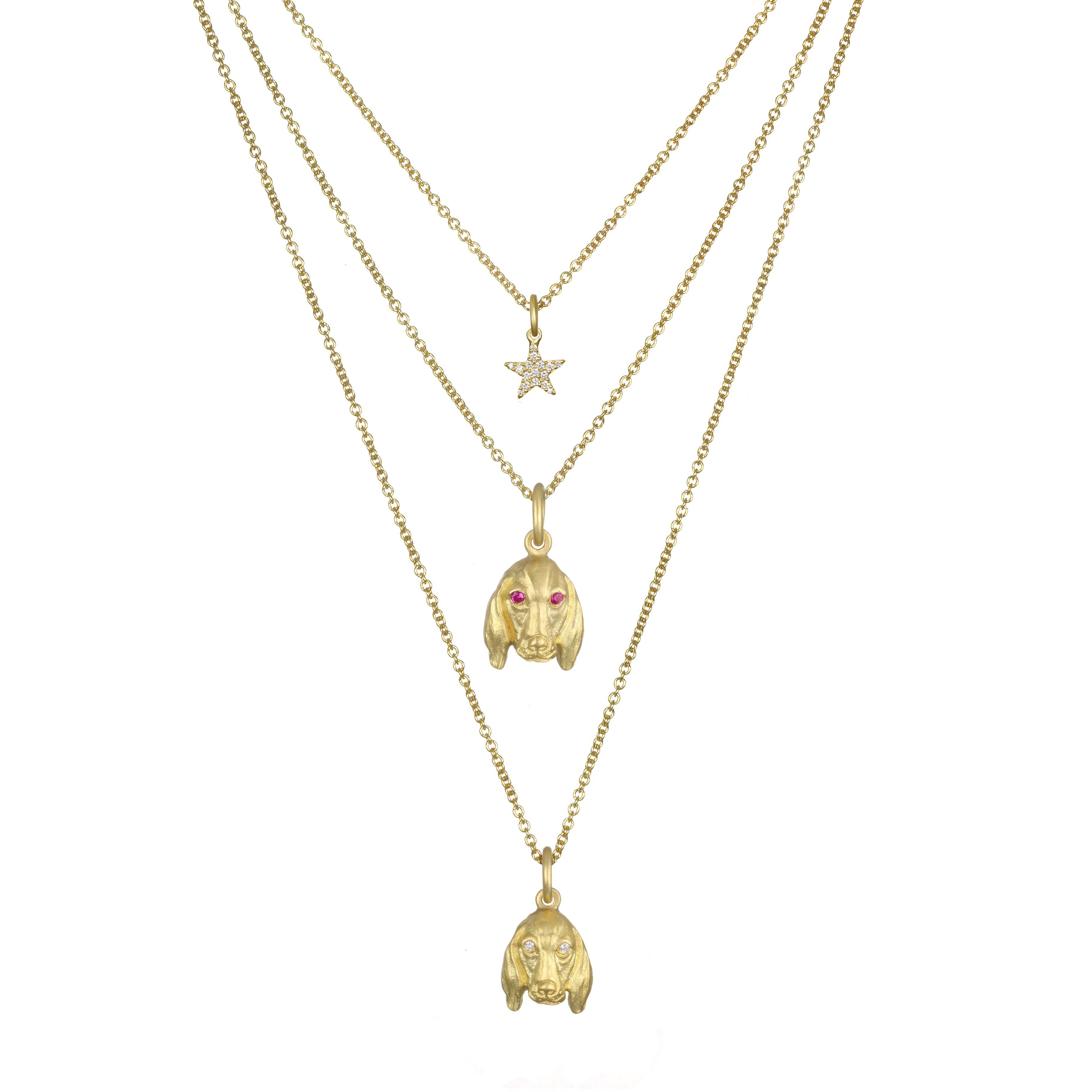 Faye Kim Breloque chien de basset en or 18 carats et diamants Neuf - En vente à Darien, CT