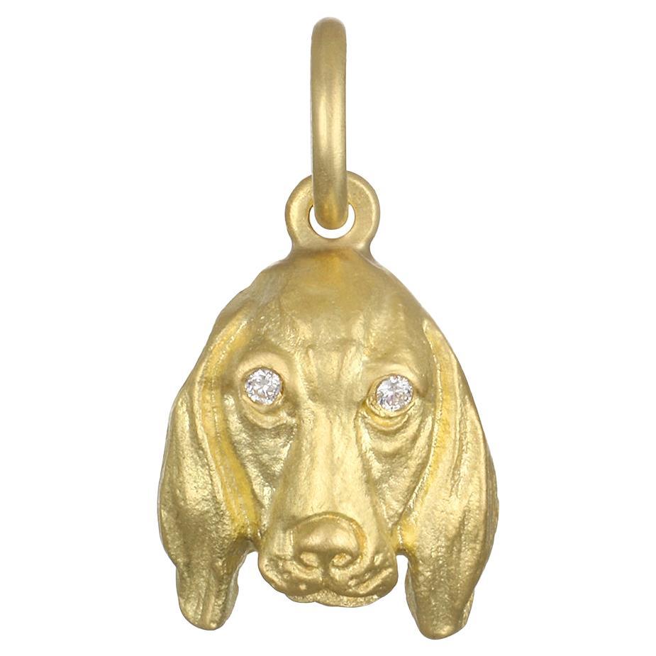 Faye Kim Breloque chien de basset en or 18 carats et diamants en vente