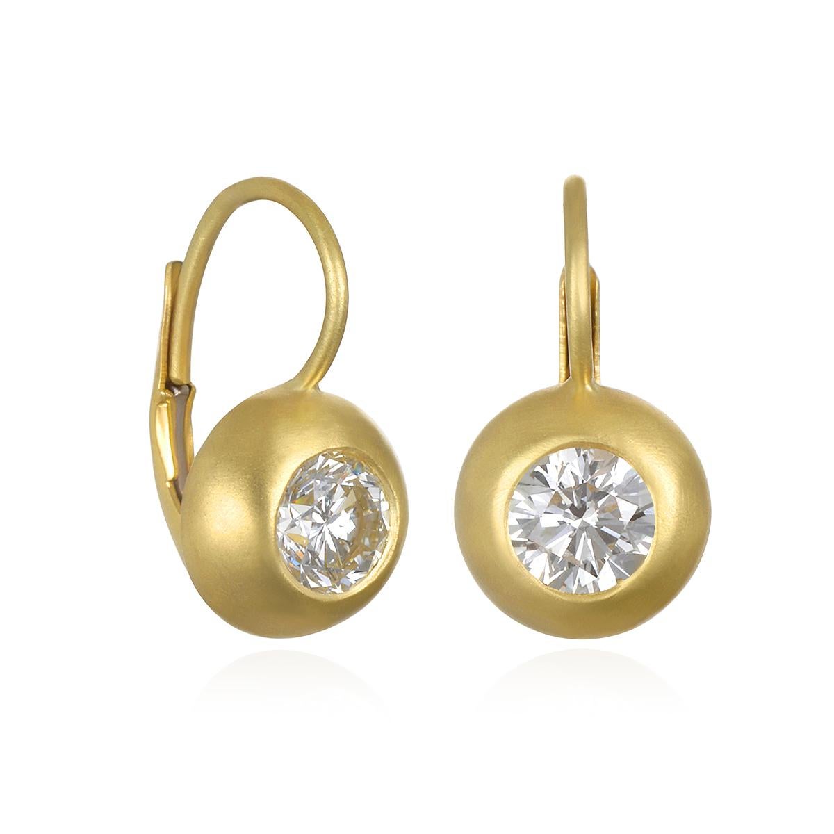 Klappbrisur-Ohrringe, 18 Karat Gold Diamant-Kuppel, Kim im Zustand „Neu“ im Angebot in Westport, CT