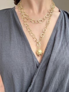 Granulation-Kugelanhänger aus 18 Karat Gold mit Diamanten von Faye Kim