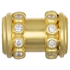 Colgante de oro de 18 quilates con granulado de diamantes Faye Kim