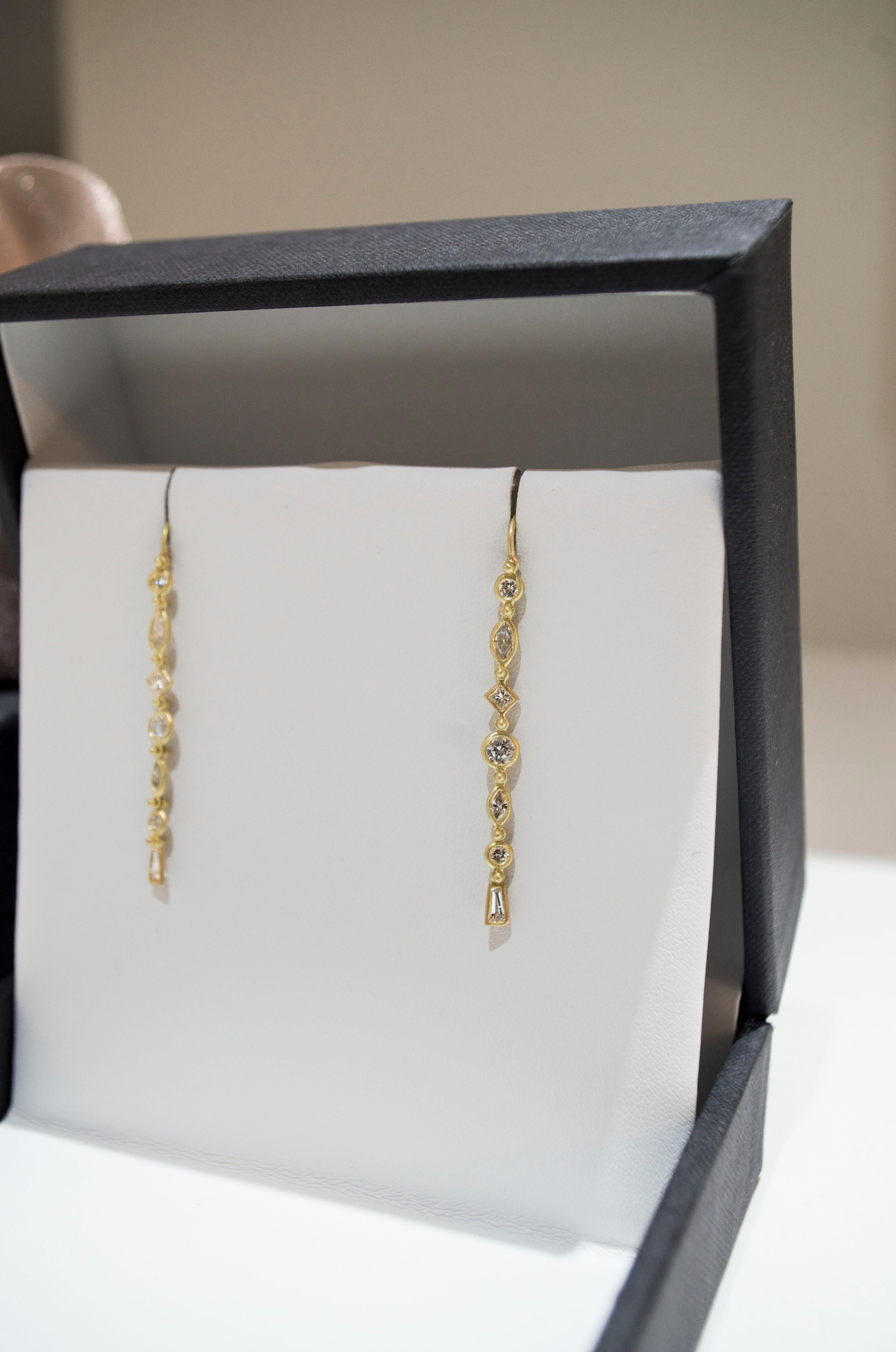 Faye Kim 18 Karat Gold Diamond Line Earrings For Sale 1