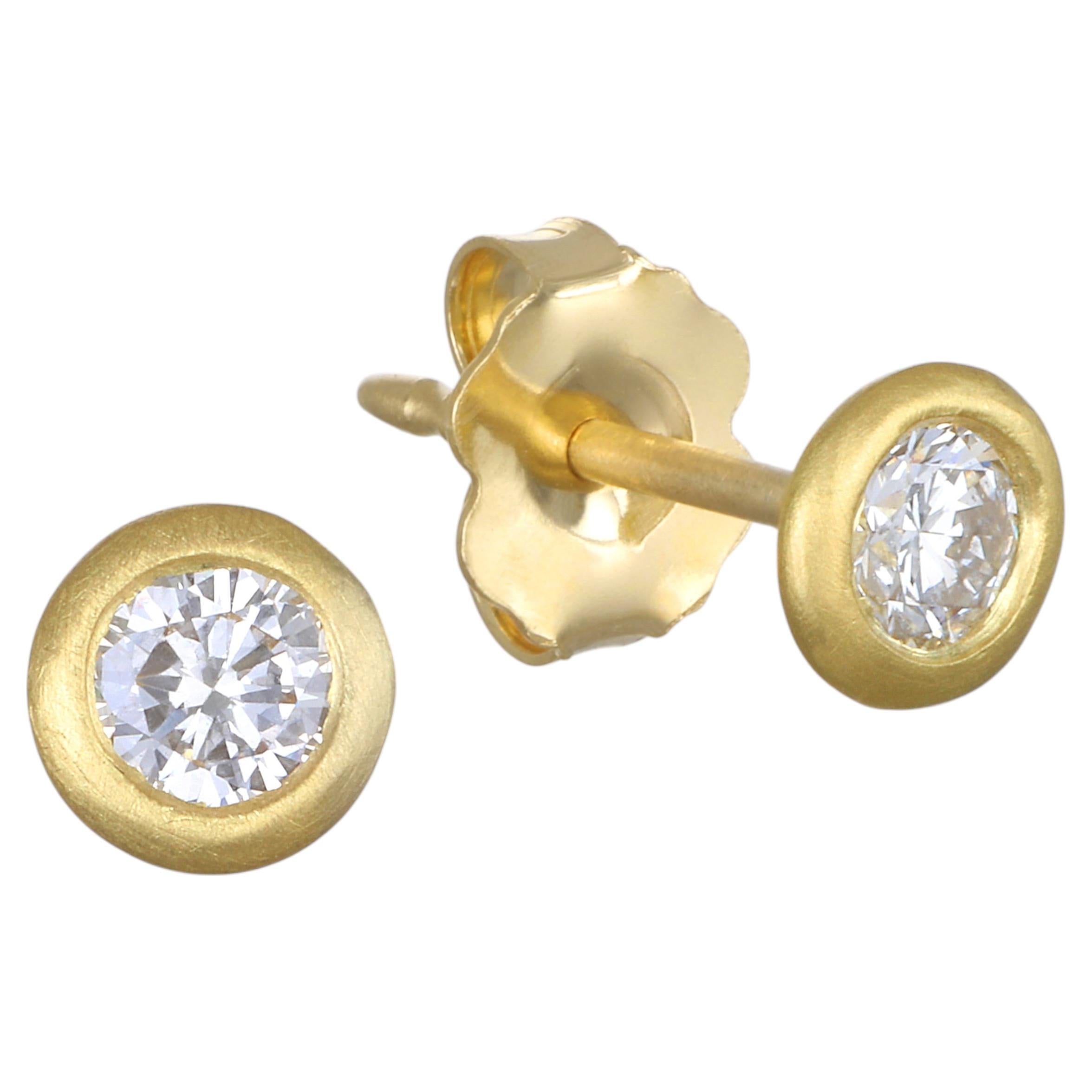 Faye Kim 18 Karat Gold Diamond Martini Bezel Stud Earrings, 1.05 tcw For Sale