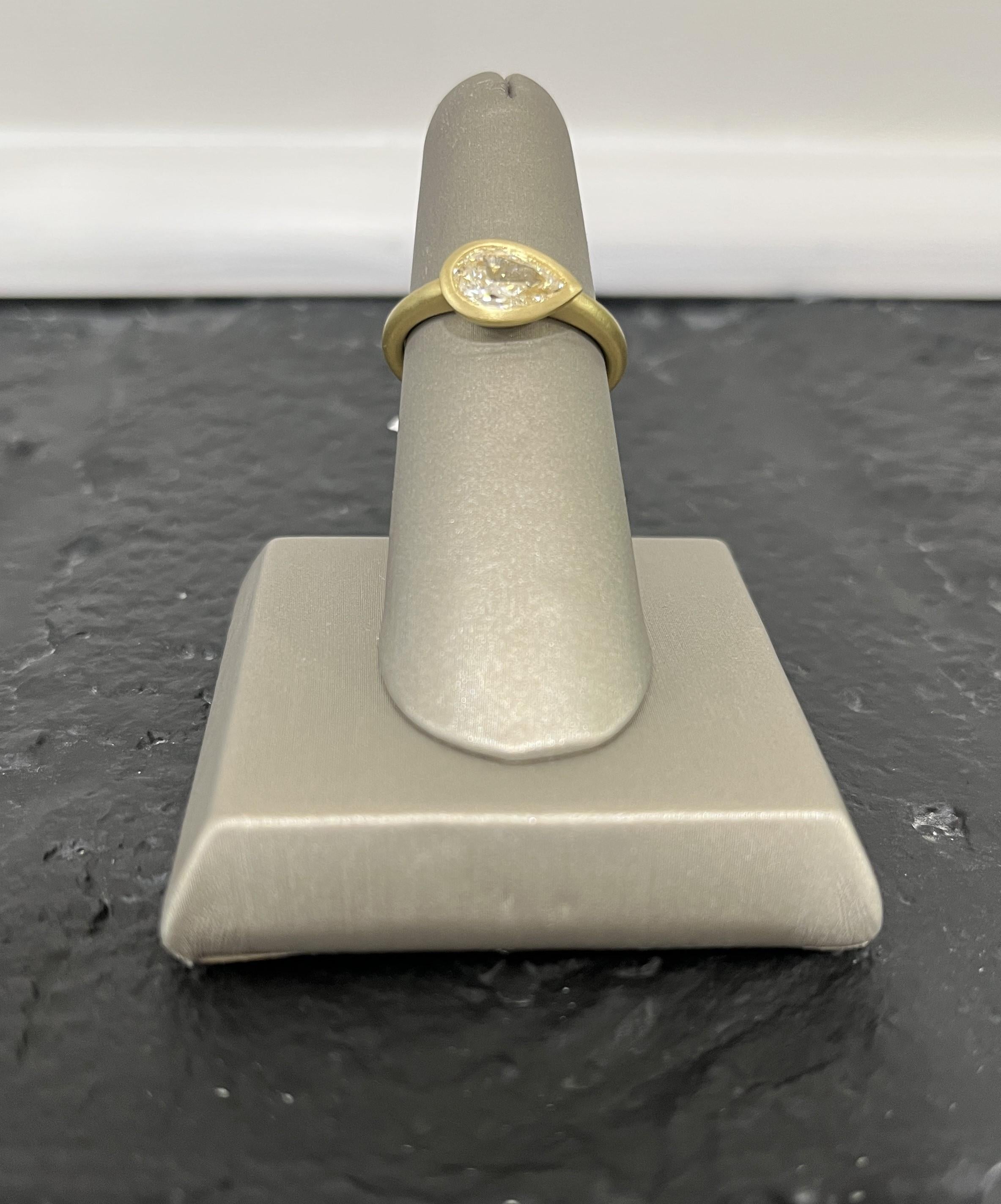 Modern Faye Kim 18 Karat Gold Diamond Pear Shape Bezel Ring For Sale