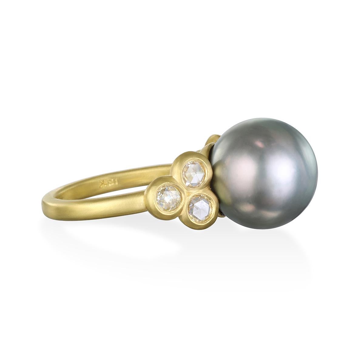 Faye Kim's 18 Karat Gold Diamond Pistachio Tahitian Pearl Ring highlights the classic beauty of Tahitian pearls made wearable for today's contemporary styles. Three diamonds on either side of the pearl add just the right amount of sparkle!

Pearl: