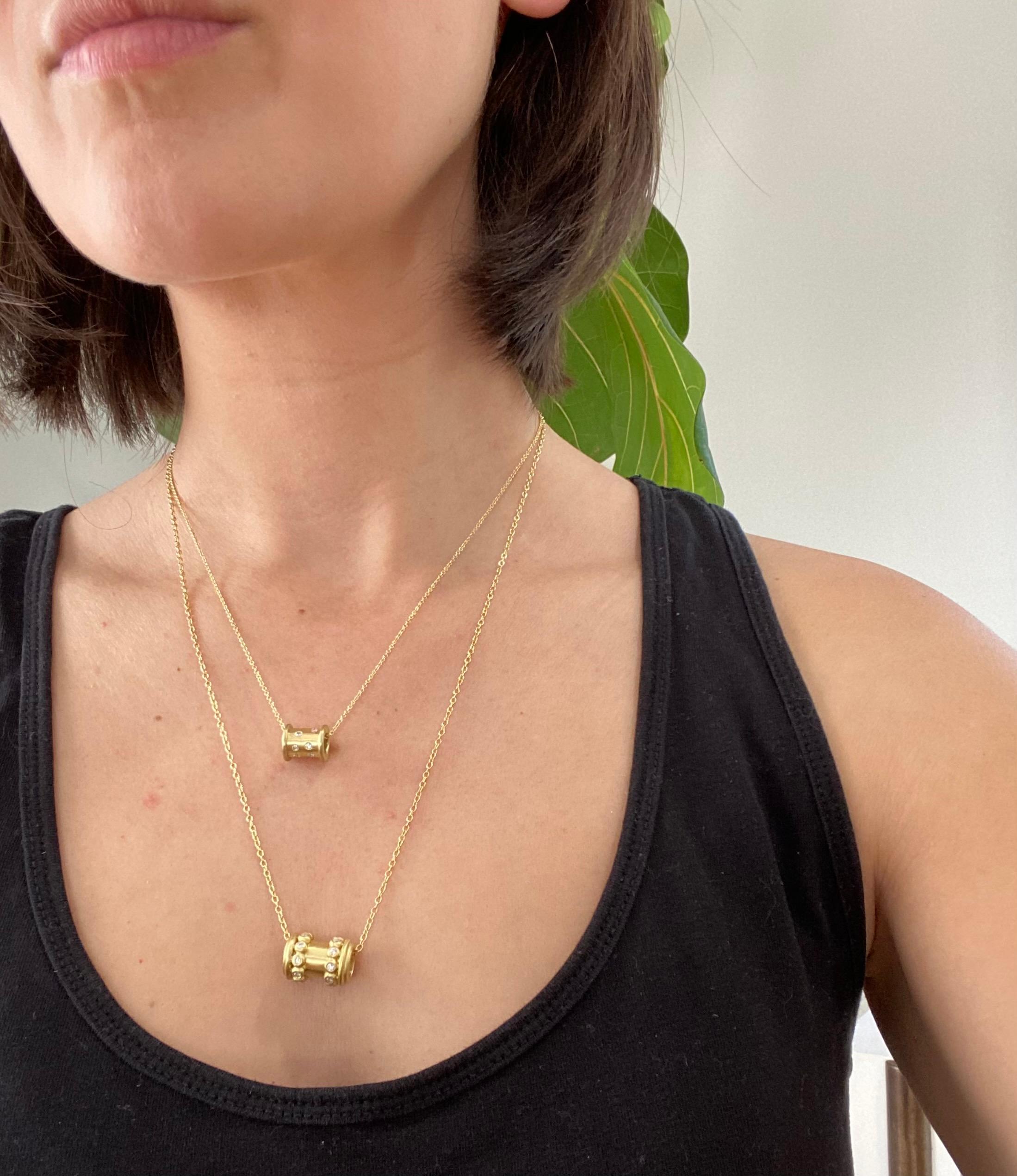 Handmade in 18 Karat Gold and studded with white diamonds Faye Kim's modern spool necklace design is a great addition to any jewelry collection. Worn alone or layered with other necklaces, the look is timeless and fitting for every day.

Cable chain
