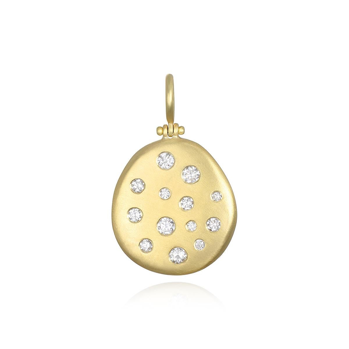 Versatile and easy to wear, Faye Kim's 18 Karat Gold Diamond Studded Medium Hinged Dog Tag Necklace is perfect for every day. The pendant, which can be engraved, is matte-finished and hangs on an 18 Karat Gold Chain, making it perfect for any