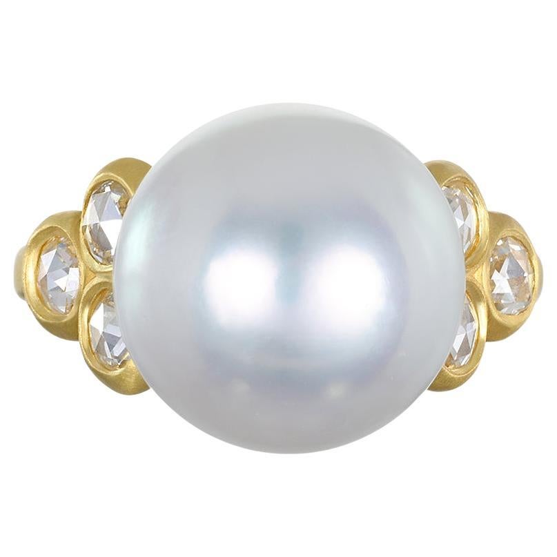 Faye Kim, bague en or 18 carats, diamant et perle blanche des mers du Sud