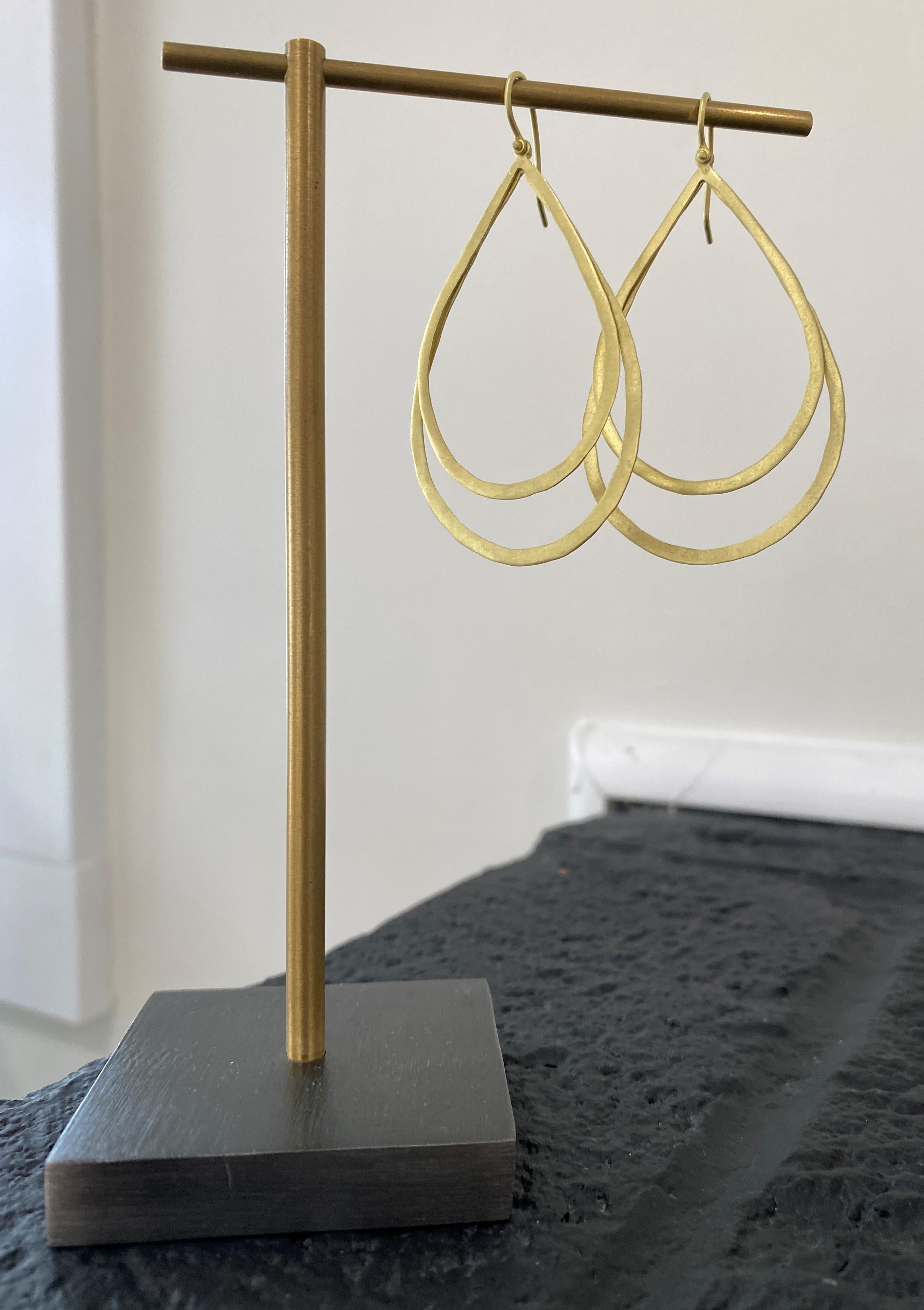 Contemporary Faye Kim 18 Karat Gold Double Planished Teardrop Earrings For Sale