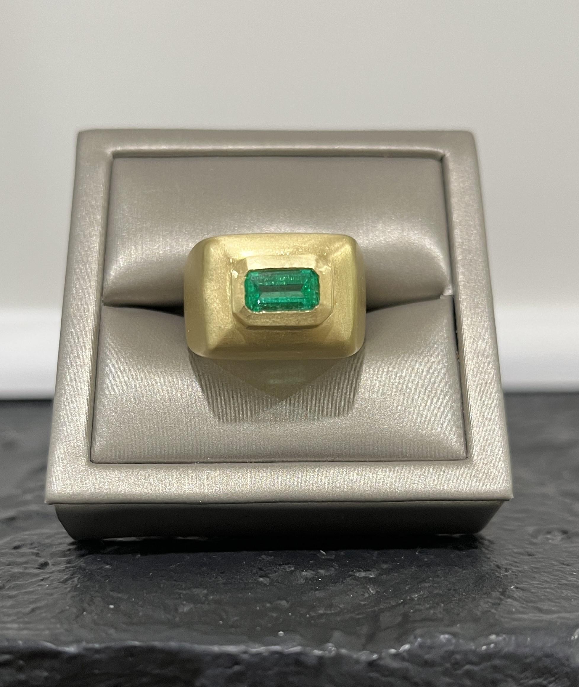 Women's or Men's Faye Kim 18 Karat Gold Emerald Bezel Dome Ring For Sale