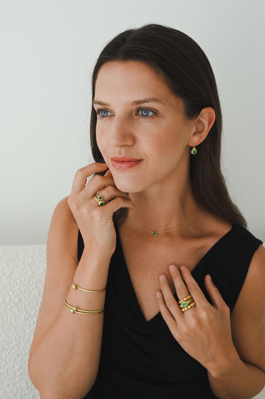 Round Cut Faye Kim 18 Karat Gold Emerald Bezel Pendant Necklace For Sale