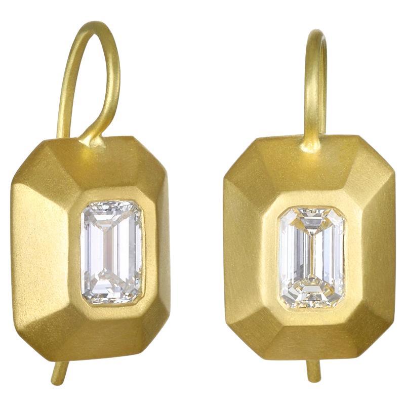 Faye Kim Boucles d'oreilles bouclier en or 18 carats avec diamants taille émeraude