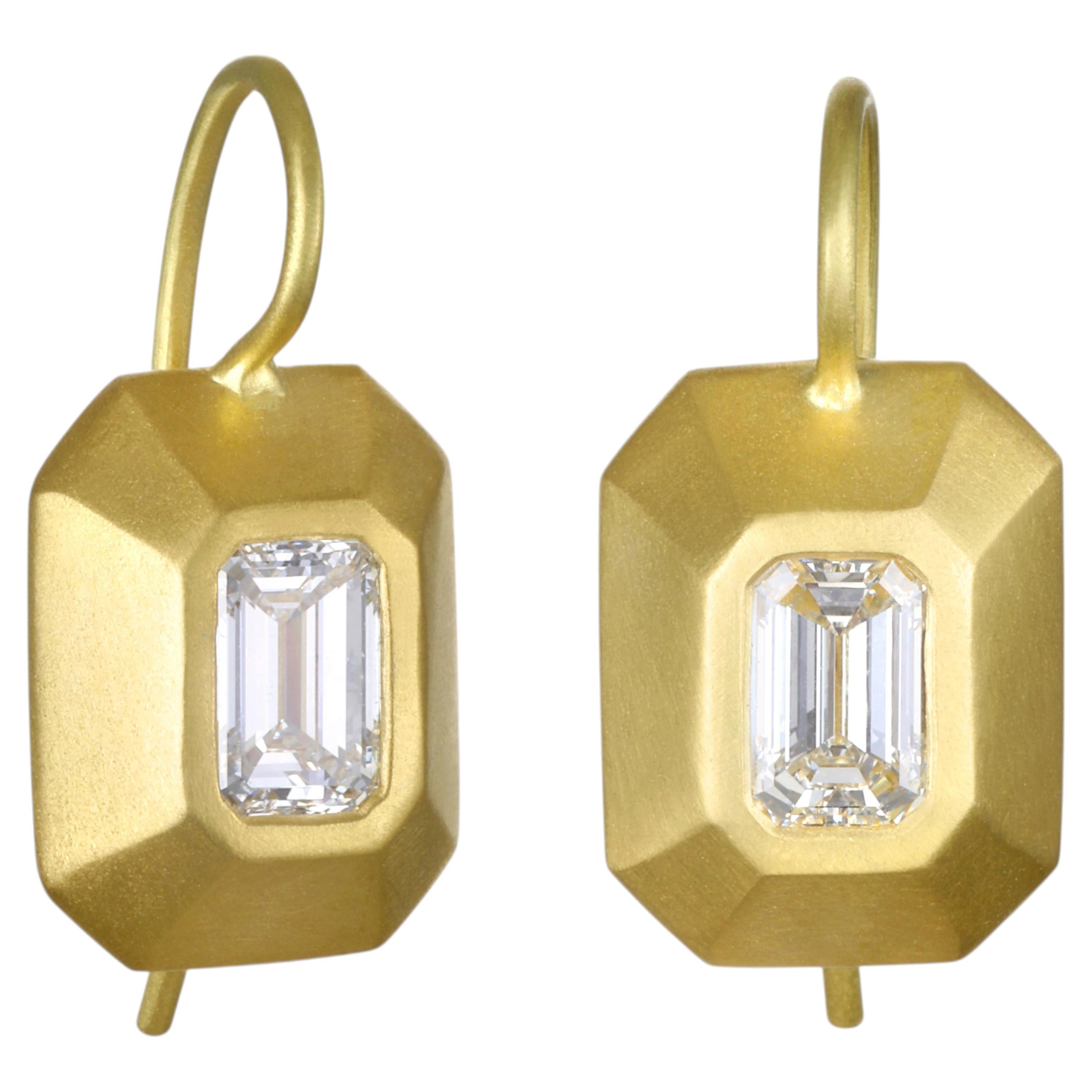 Faye Kim 18 Karat Gold Emerald Cut Diamond Shield Earrings For Sale
