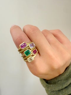 Faye Kim 18 Karat Gold Smaragd-Schliff Diamant Single Stone Lünettenring