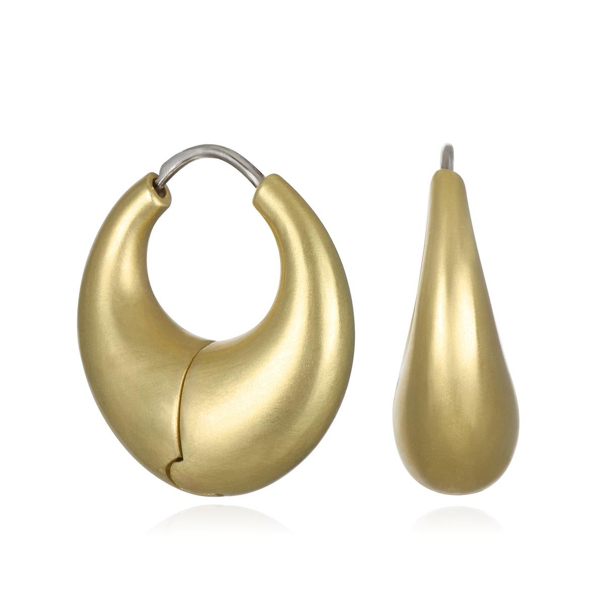Faye Kim 18 Karat Gold Etruscan-Style Hinged Hoops In New Condition For Sale In Darien, CT