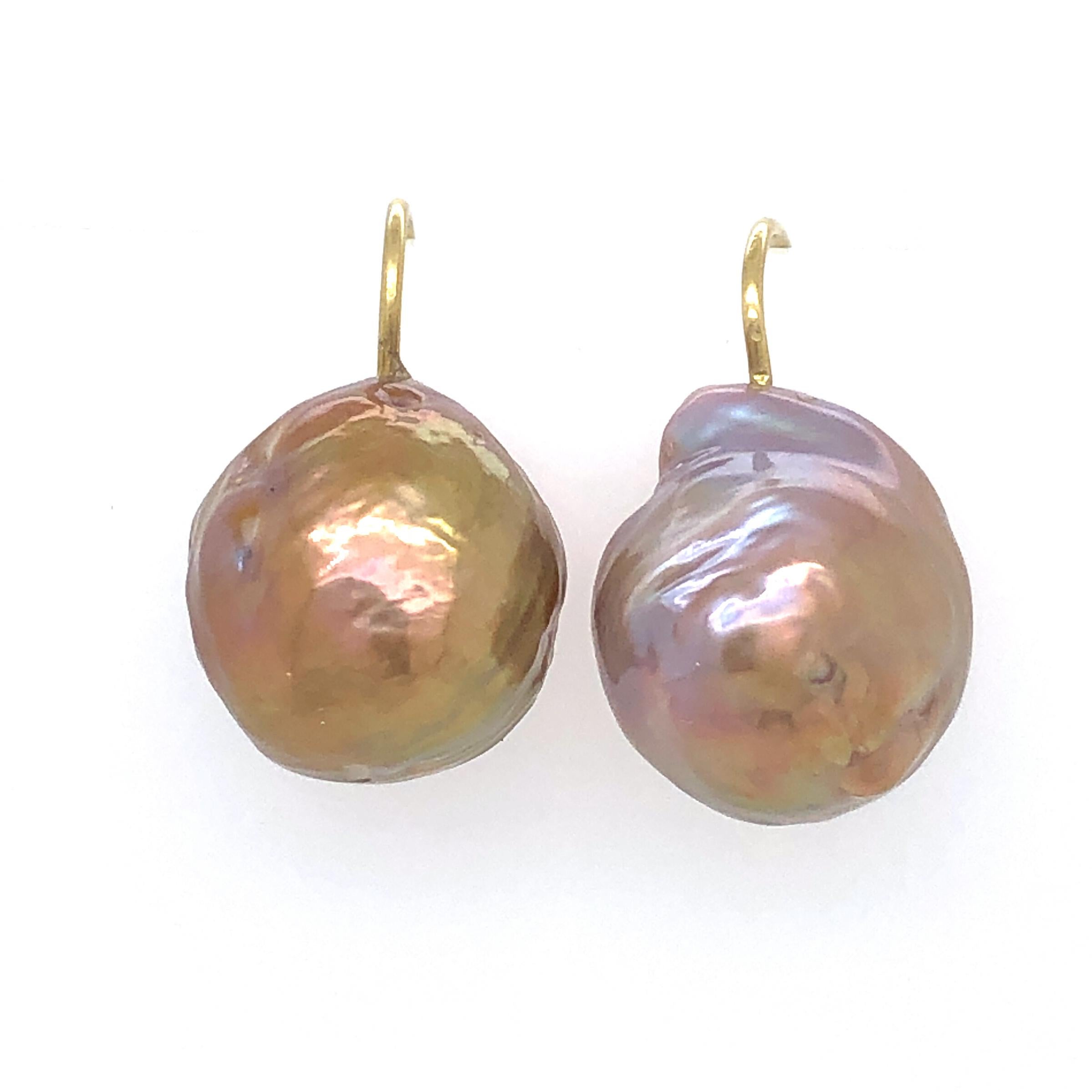 Faye Kim 18 Karat Gold Fireball Pearl Drop Earrings In New Condition For Sale In Westport, CT