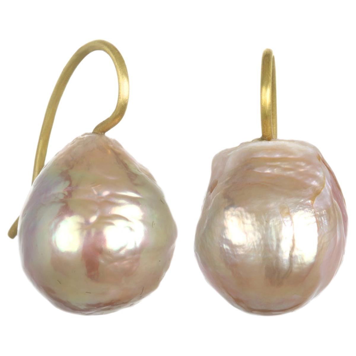 Faye Kim - Pendants d'oreilles en or 18 carats avec perles Fireball