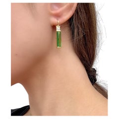 Faye Kim, orecchini a barretta in oro 18 carati con tormalina verde e diamanti, 6,3 tcw