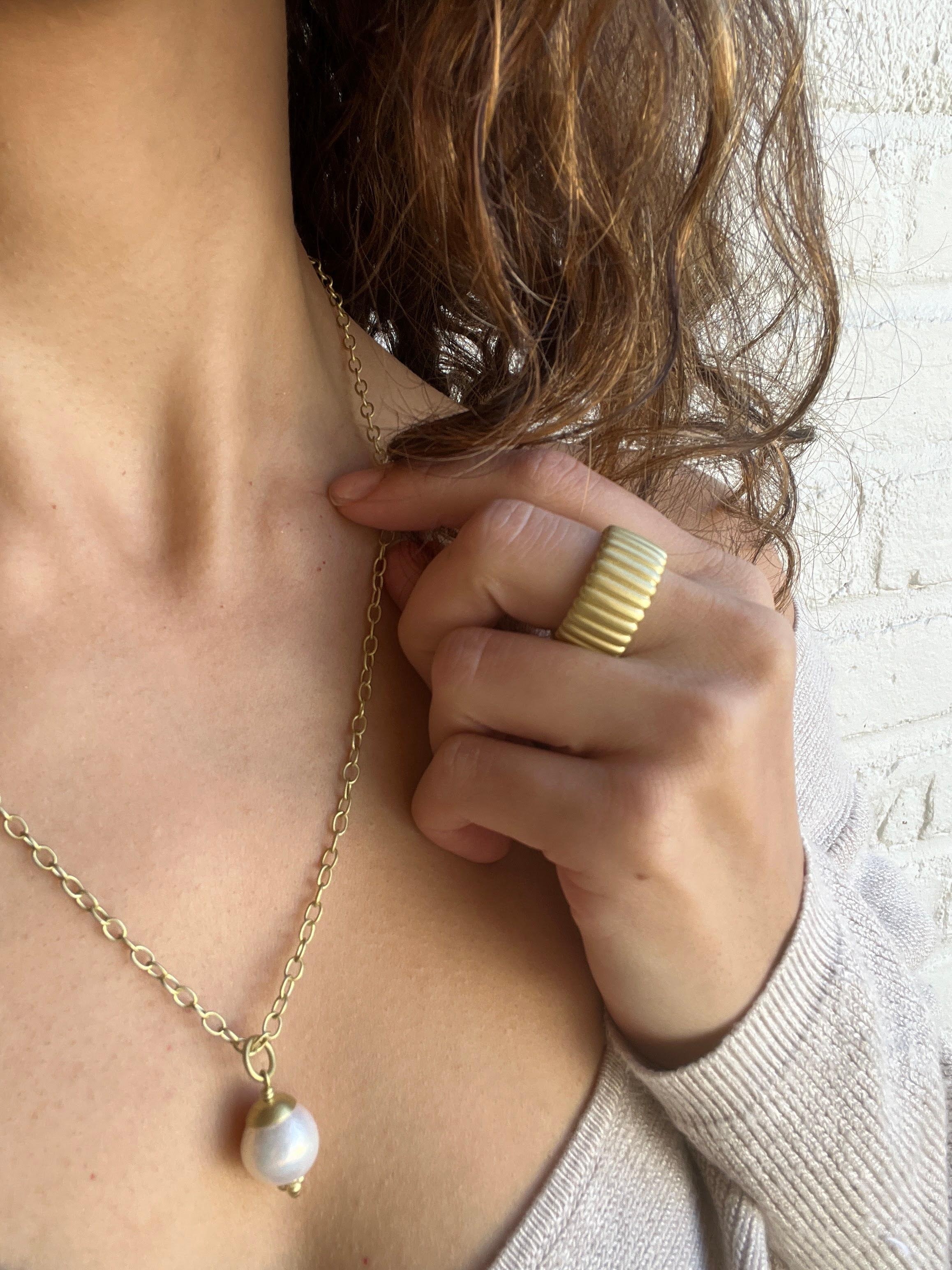 Contemporary Faye Kim 18 Karat Gold Grooved Band Ring