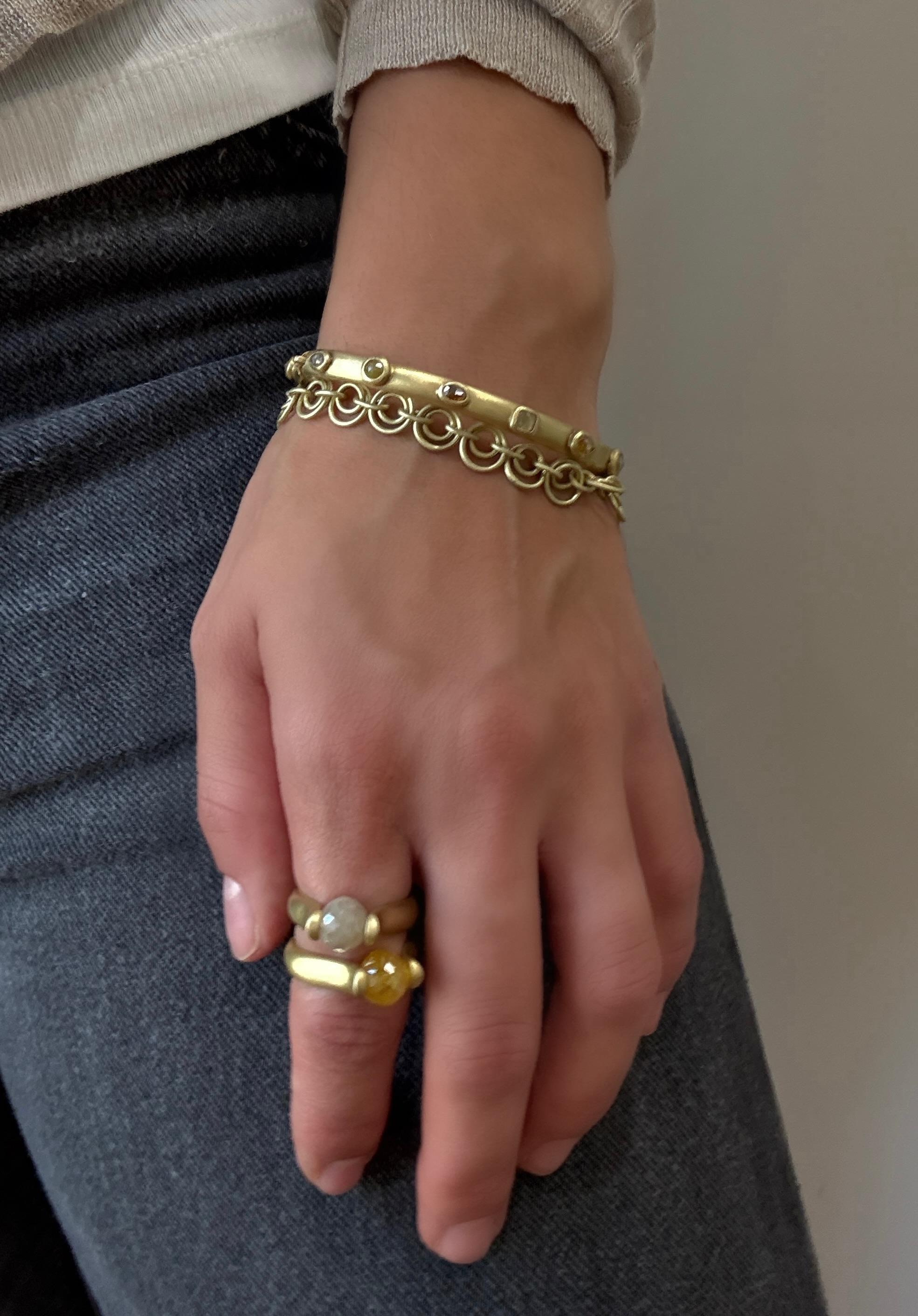Modern Faye Kim 18 Karat Gold Handmade Double Loop Chain Bracelet For Sale