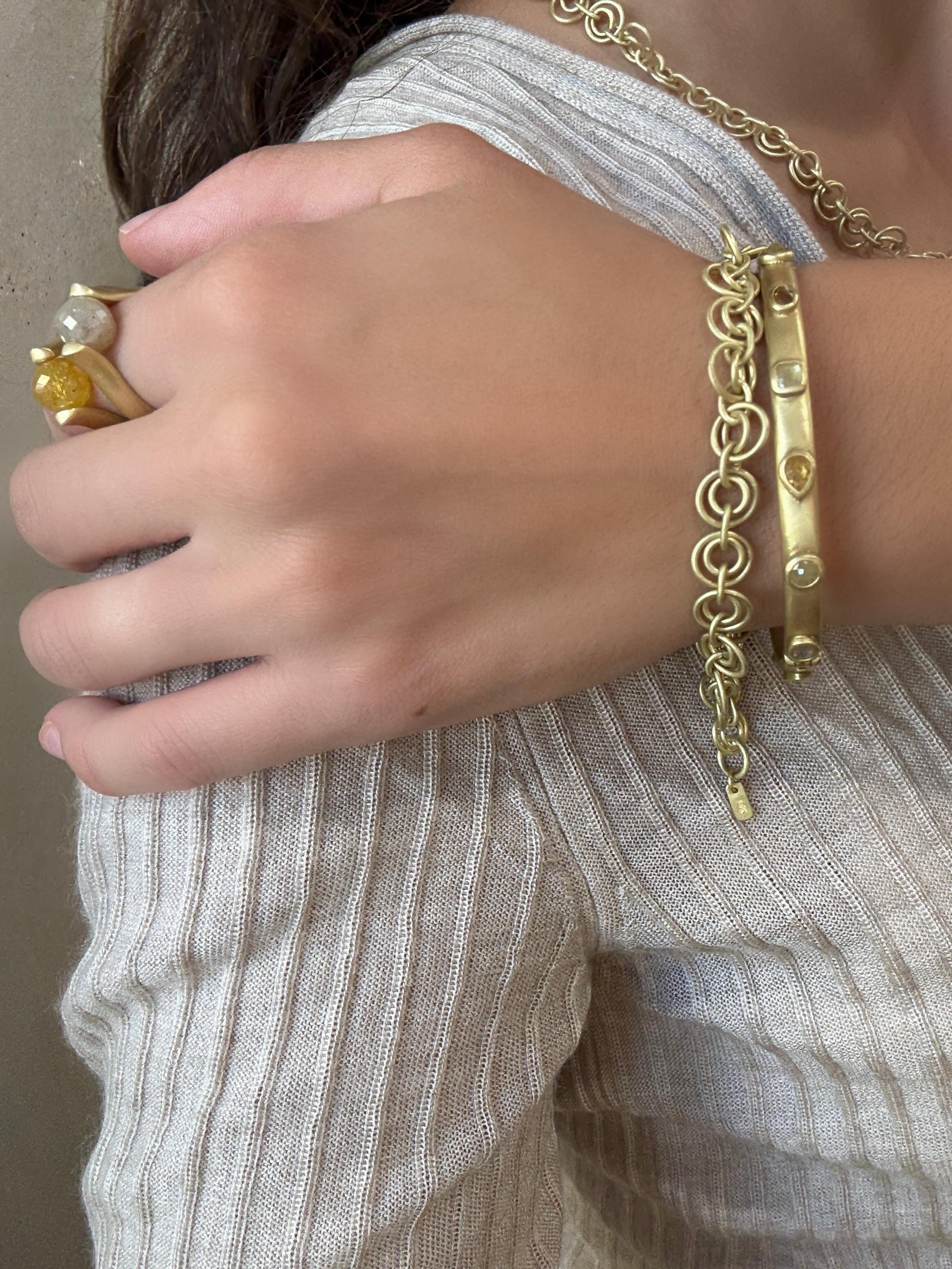 Faye Kim 18 Karat Gold Handmade Double Loop Chain Bracelet In New Condition For Sale In Darien, CT