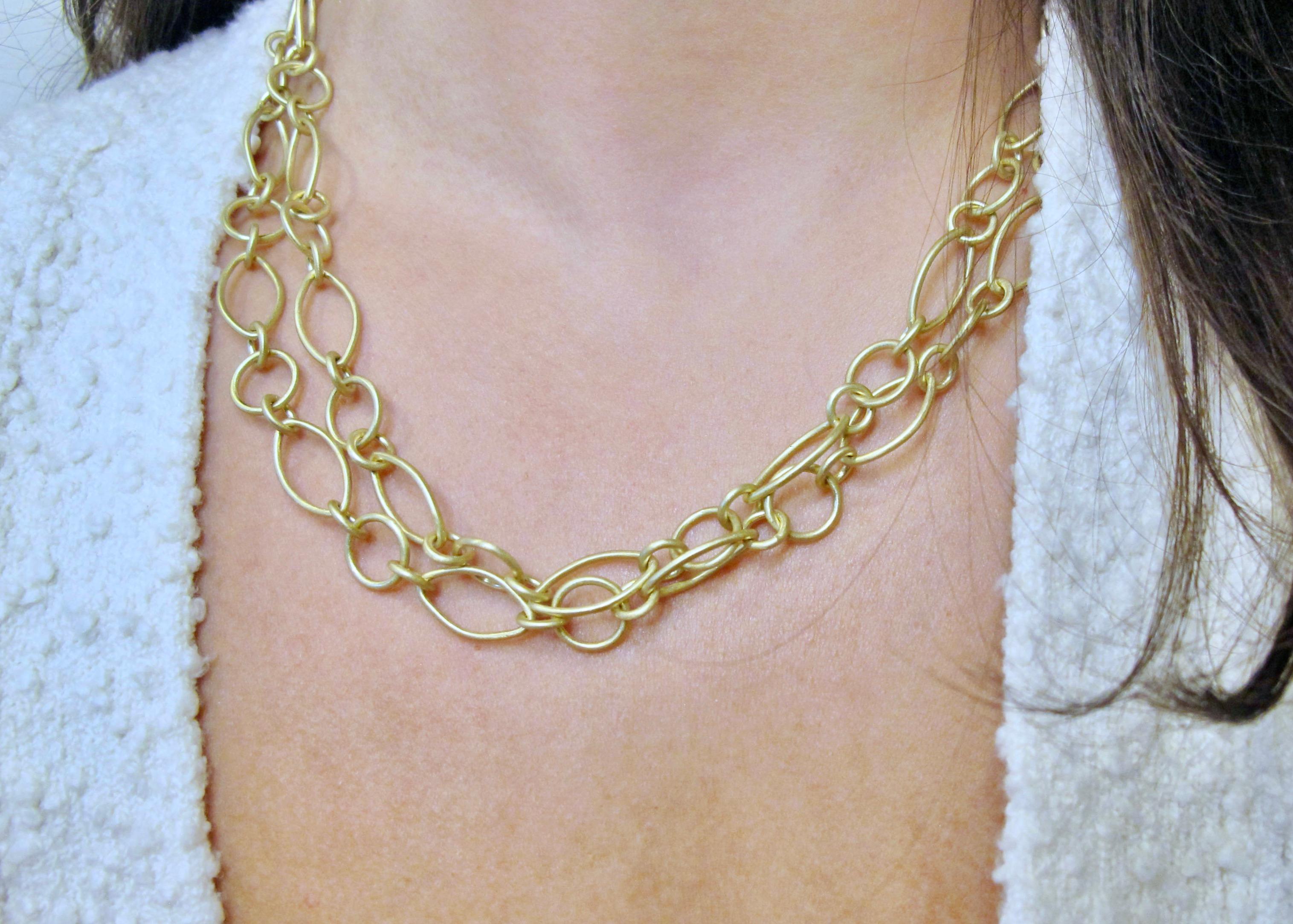 Faye Kim's 18 Karat Handmade Marquise Link Chain is both classic and versatile, and can be a staple in every jewelry wardrobe. Alternating mixed shaped matte-finished links give texture and uniqueness to this chain, bringing it to a whole new level.