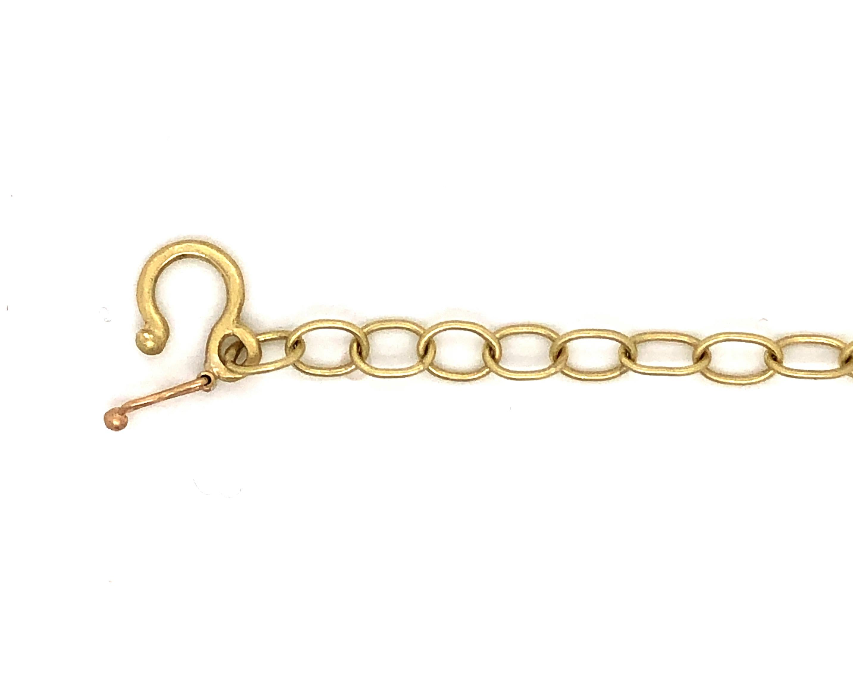 Faye Kim 18K Gold Oval Link Chain

Classic and versatile, Faye's 18k gold handmade oval link chain is a must in every jewelry wardrobe. It elevates the traditional cable link chain to a new level. Great to wear alone or as a layering piece with a