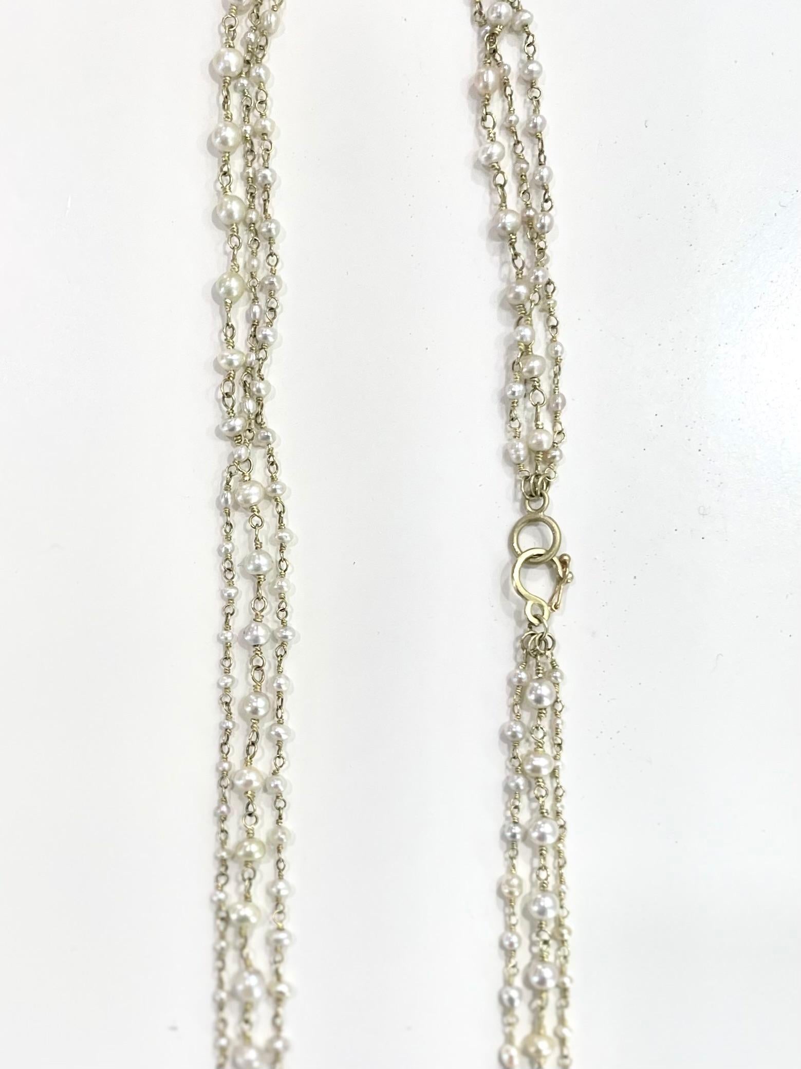 Faye Kim Collier à chaîne en or 18 carats et perles naturelles enveloppées à la main Unisexe en vente