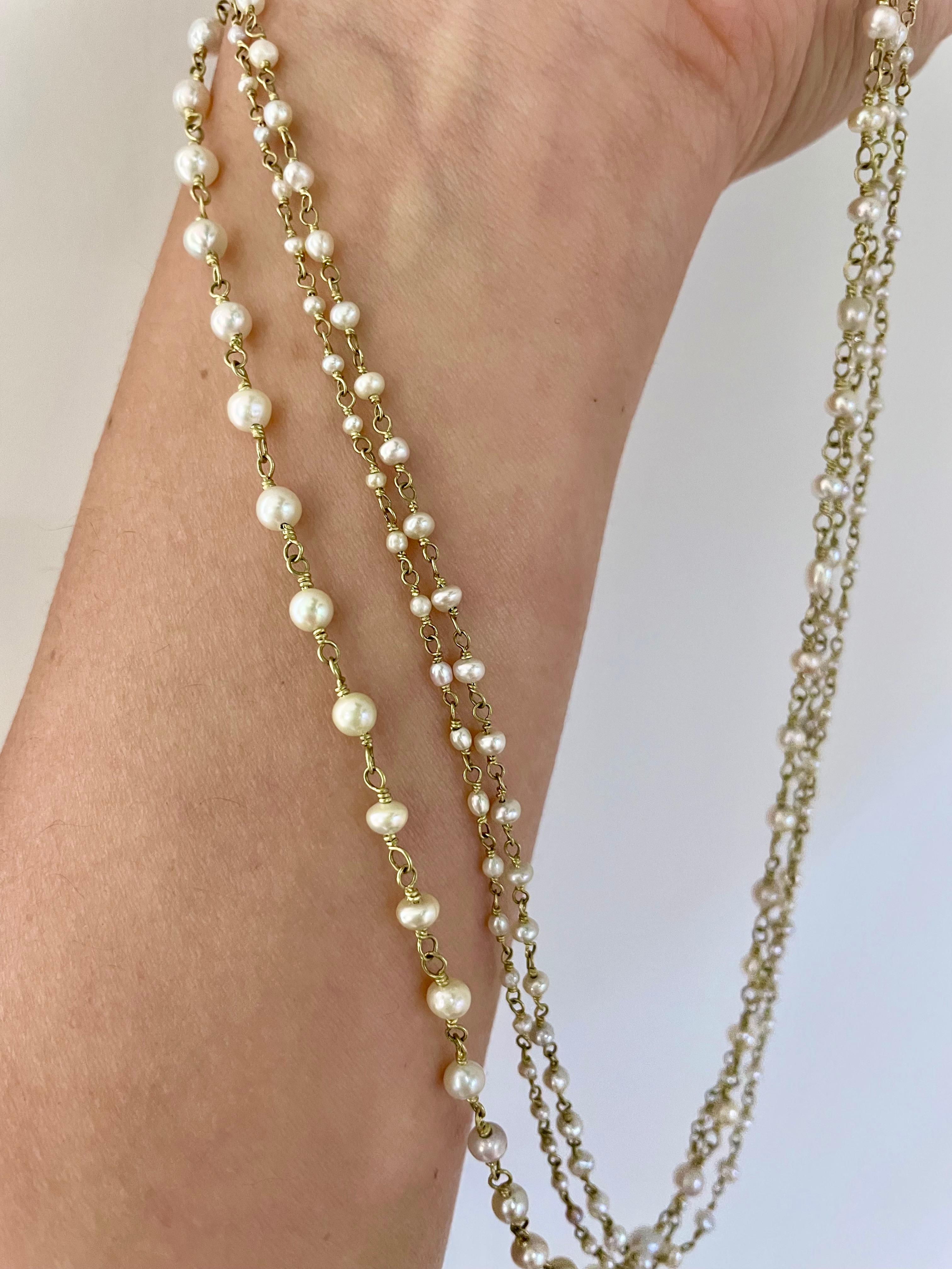 Faye Kim Collier à chaîne en or 18 carats et perles naturelles enveloppées à la main en vente 1