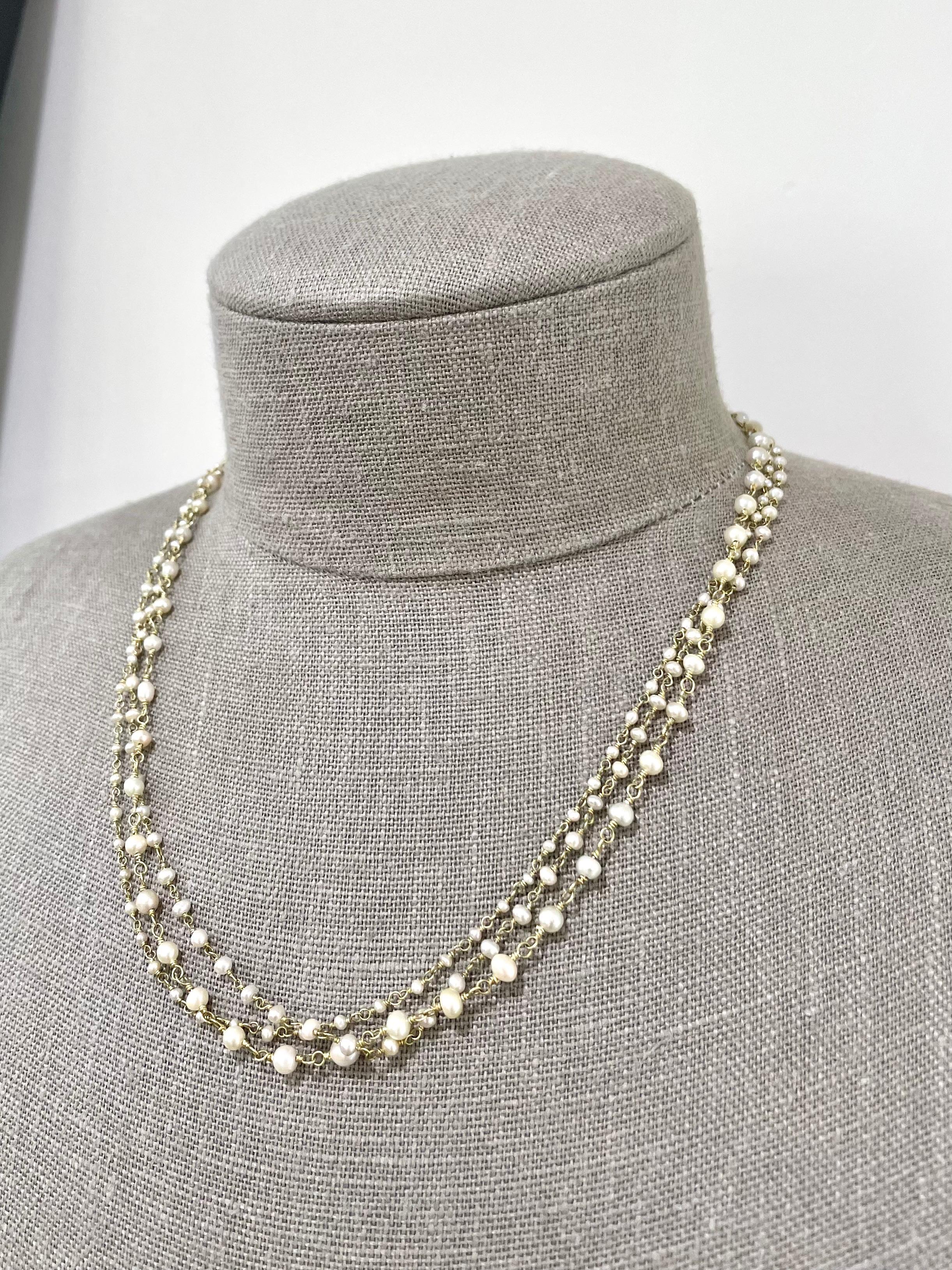 Faye Kim Collier à chaîne en or 18 carats et perles naturelles enveloppées à la main en vente 2