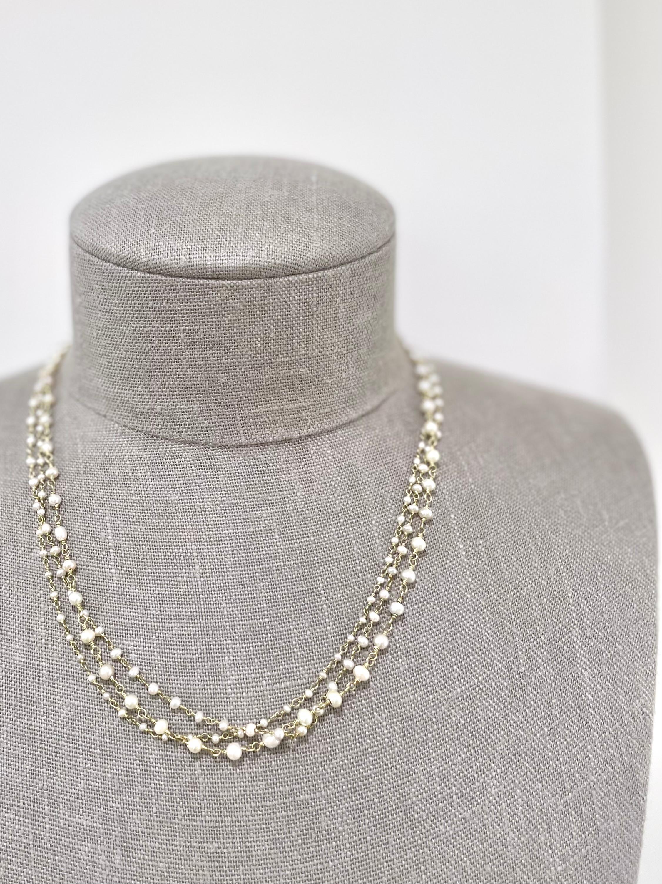Faye Kim Collier à chaîne en or 18 carats et perles naturelles enveloppées à la main en vente 3
