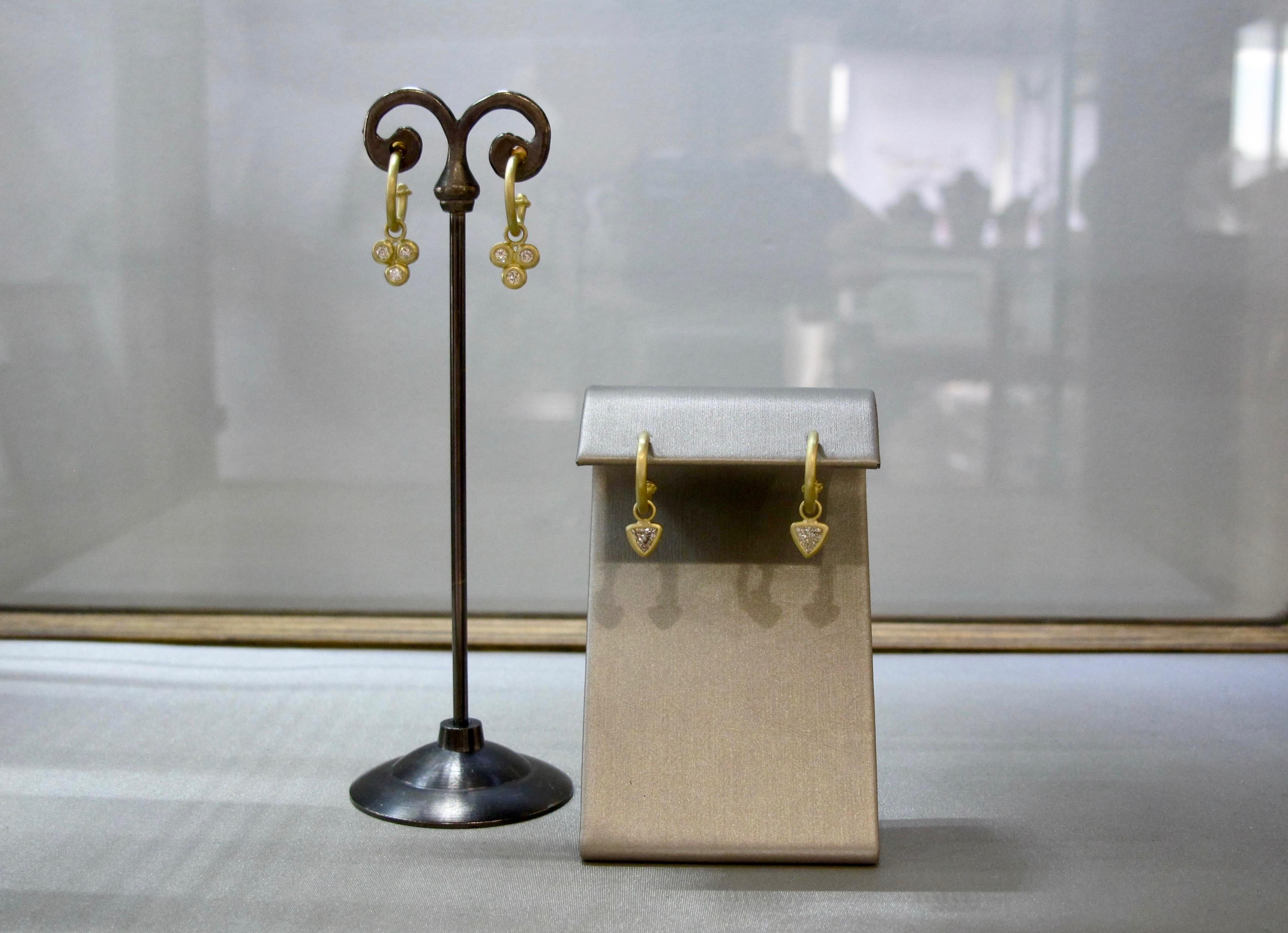 Contemporary Faye Kim 18 Karat Gold Hoop Earrings with Granulation Detail For Sale
