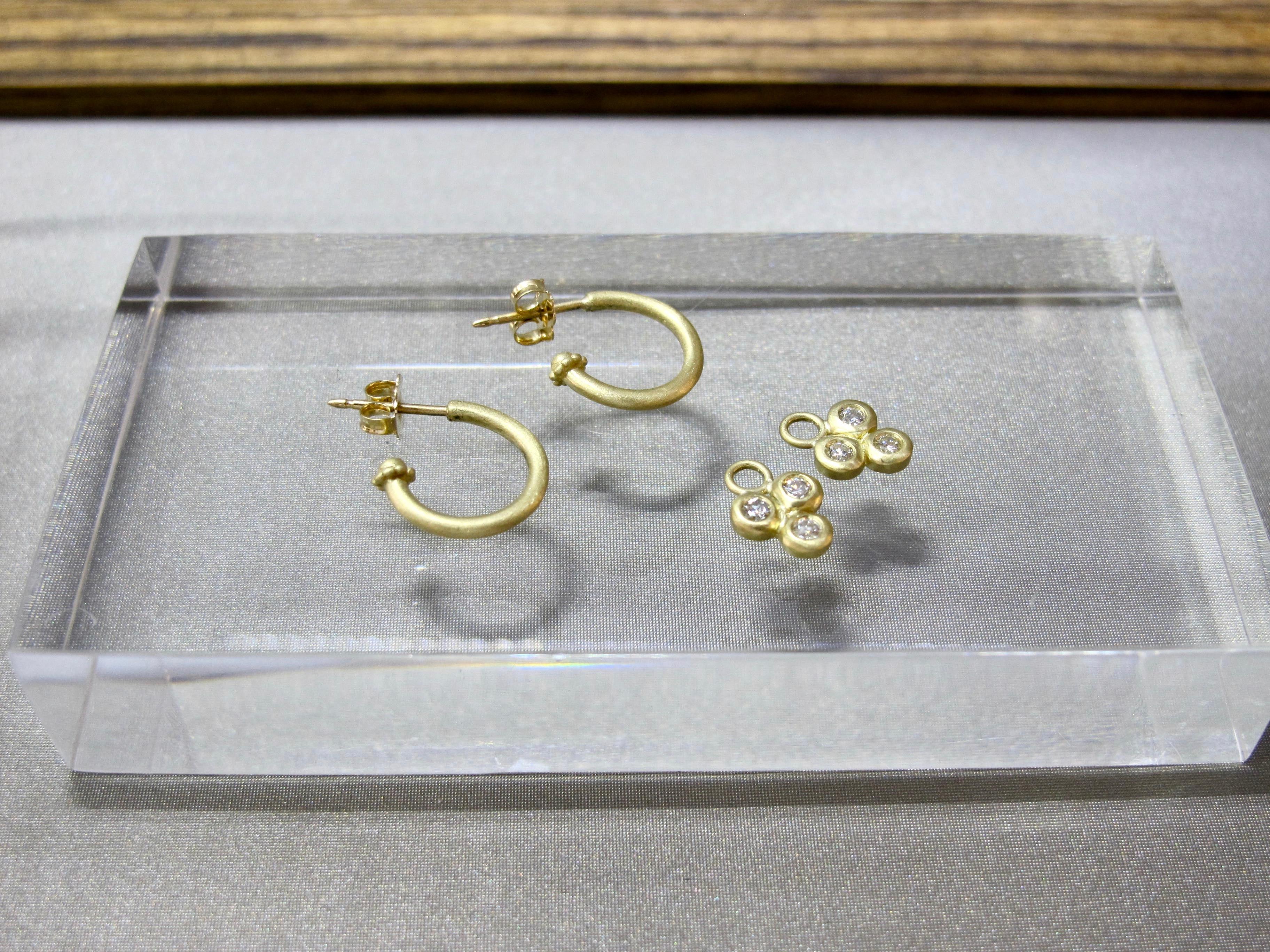 Women's or Men's Faye Kim 18 Karat Gold Hoop Earrings with Granulation Detail For Sale