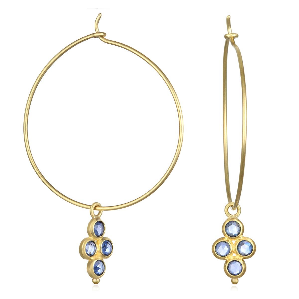 Cerchi in oro 18 carati con gocce di zaffiro blu di Faye Kim In condizioni Nuovo in vendita a Darien, CT