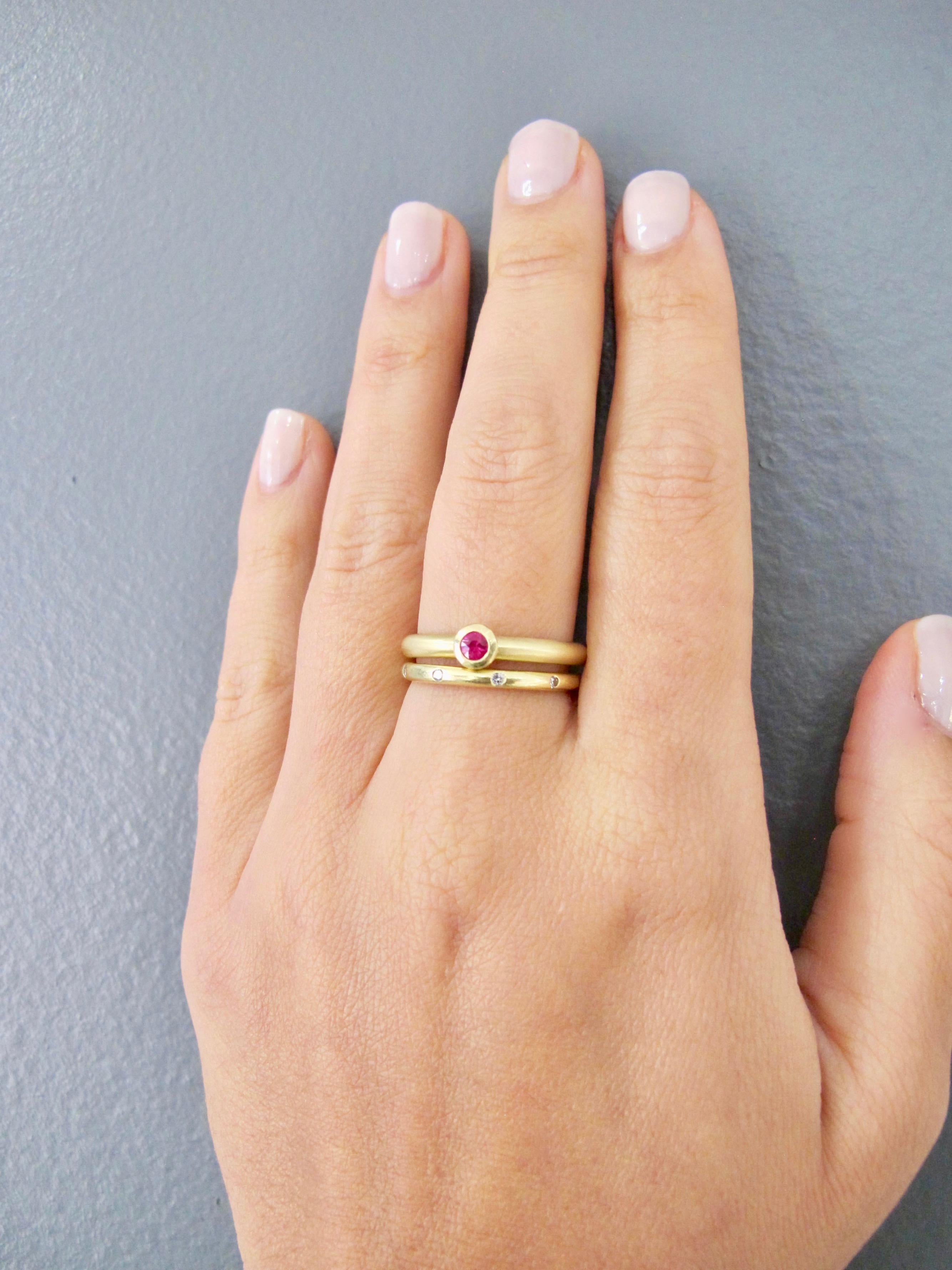 Faye Kim 18 Karat Gold Hot Pink Tourmaline Stack Ring In New Condition For Sale In Darien, CT