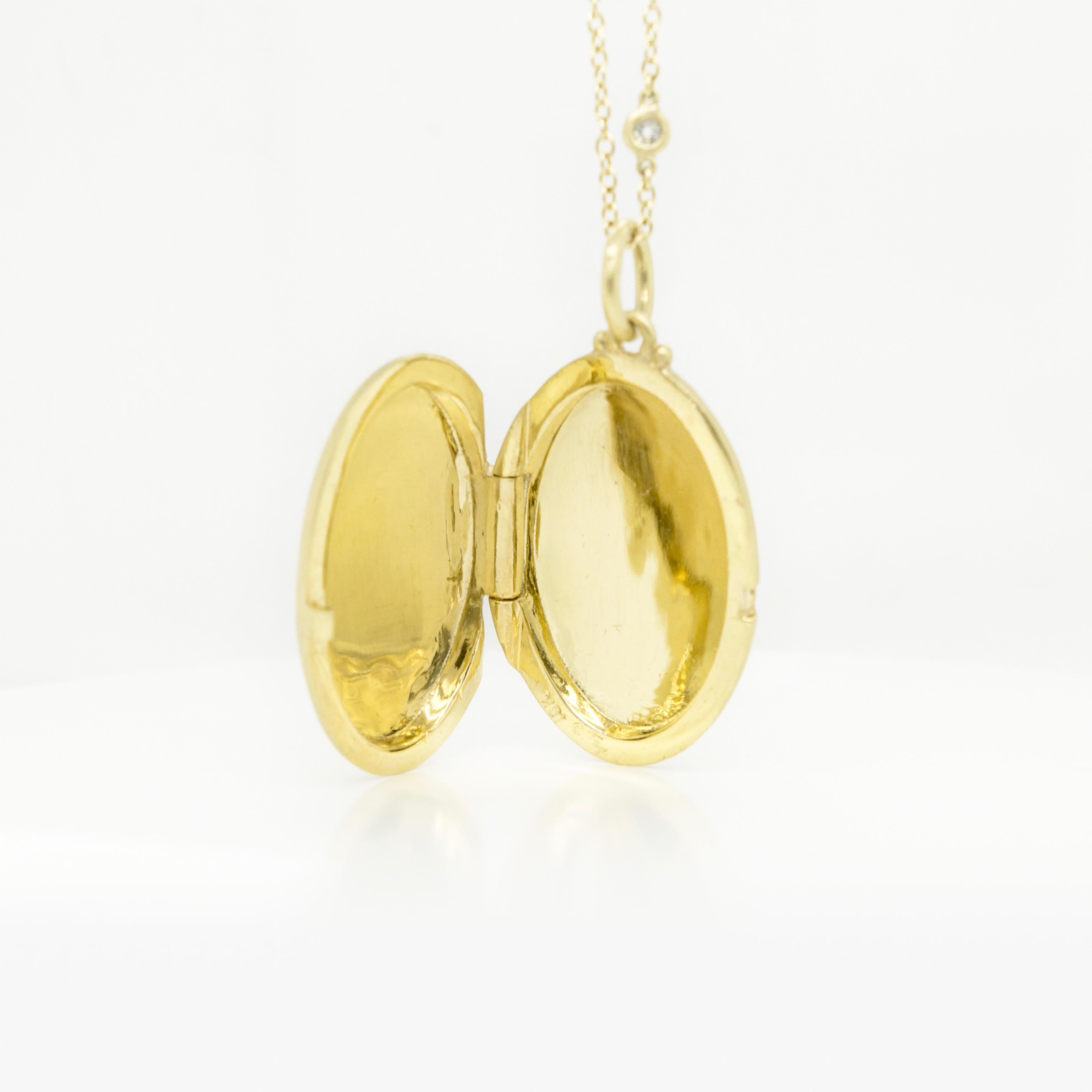 Contemporary Faye Kim 18 Karat Gold Large Oval Locket