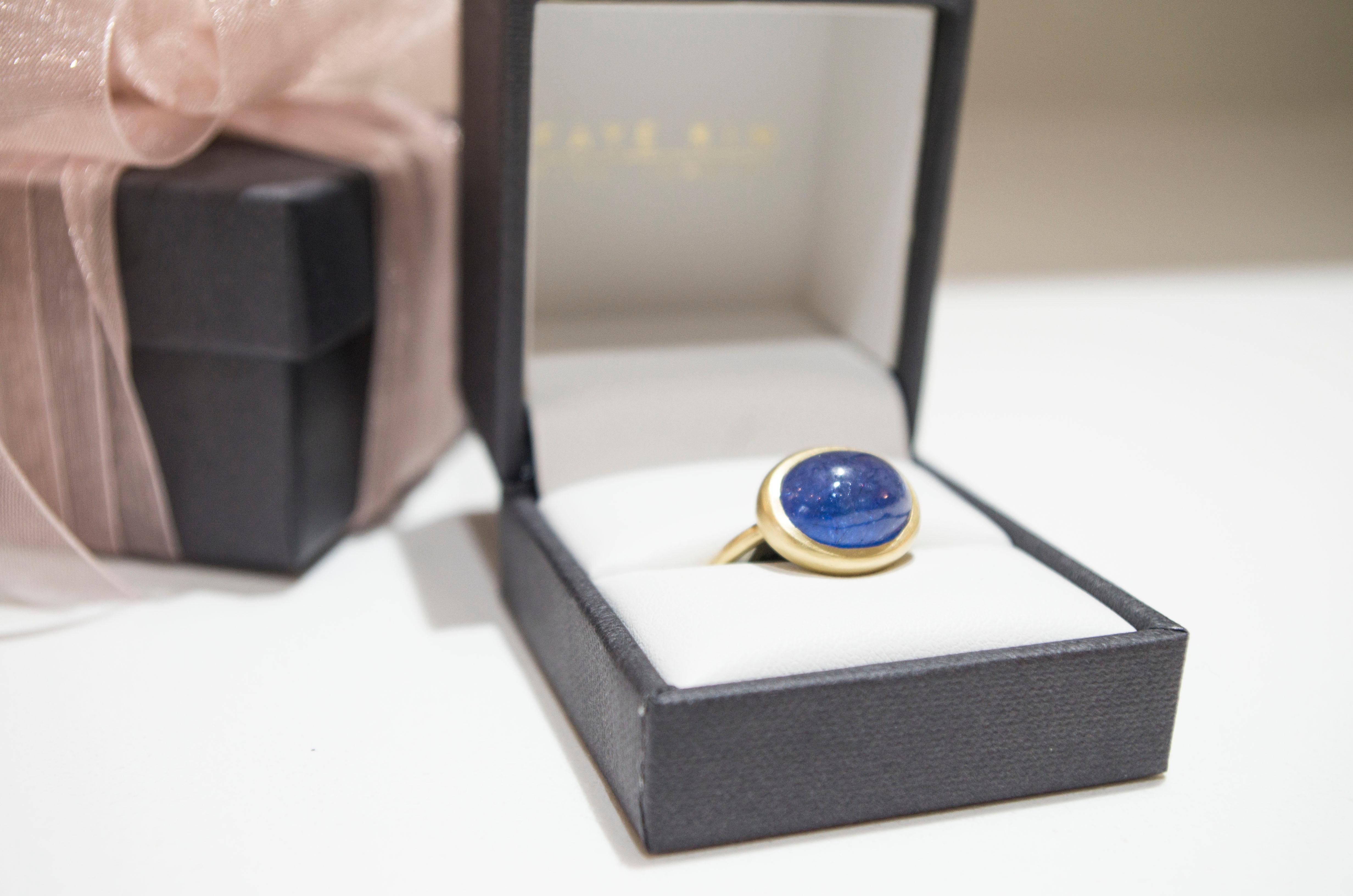 Oval Cut Faye Kim 18 Karat Gold Oval Tanzanite Cabochon Cocktail Ring